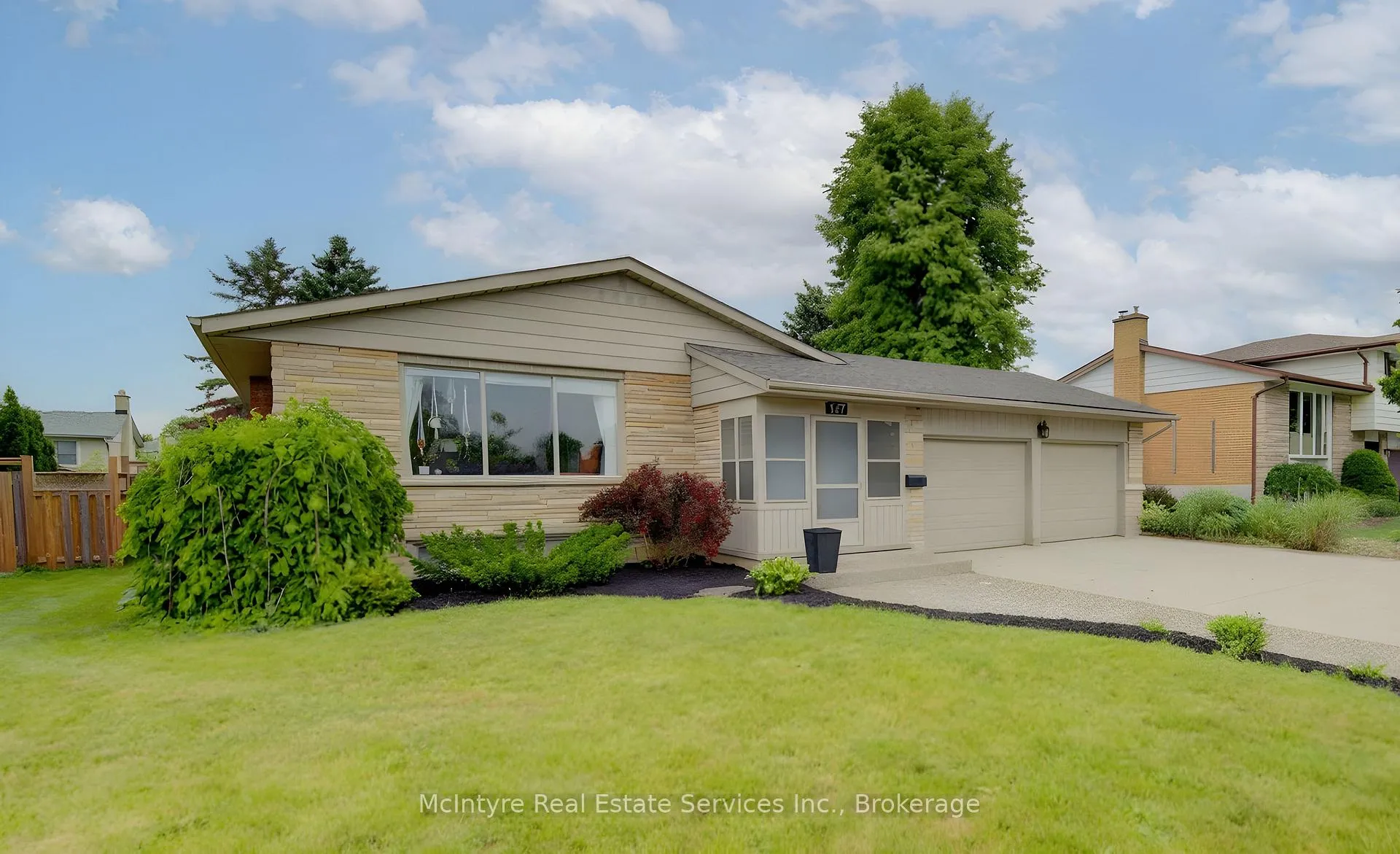Photo 5 of 127 Strathcona Crescent, Kitchener, Heritage Park - Kitchener — HOMEH