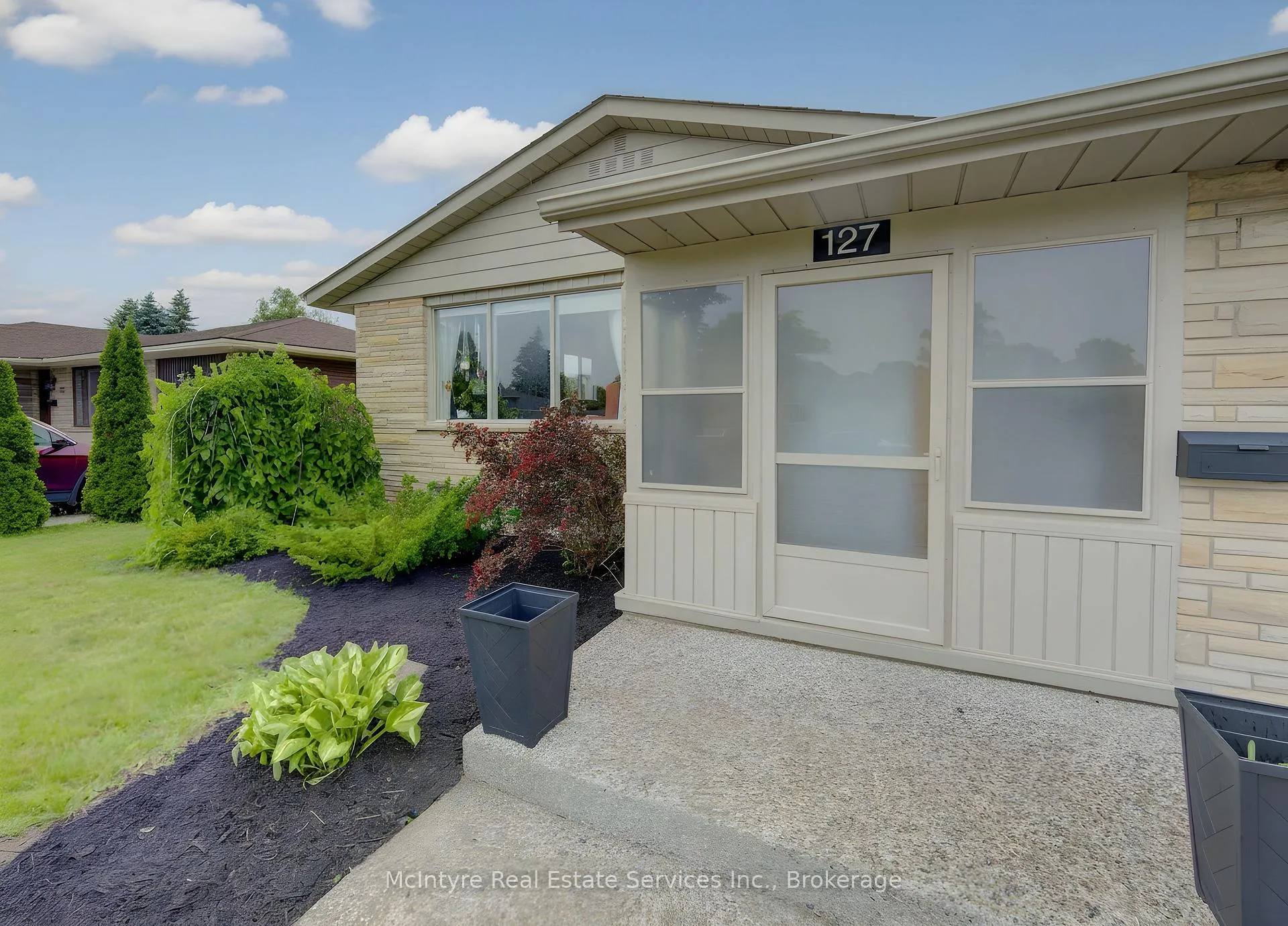 Photo 6 of 127 Strathcona Crescent, Kitchener, Heritage Park - Kitchener — HOMEH