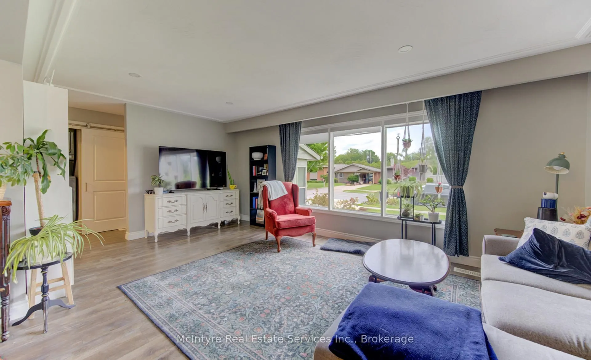 Photo 8 of 127 Strathcona Crescent, Kitchener, Heritage Park - Kitchener — HOMEH