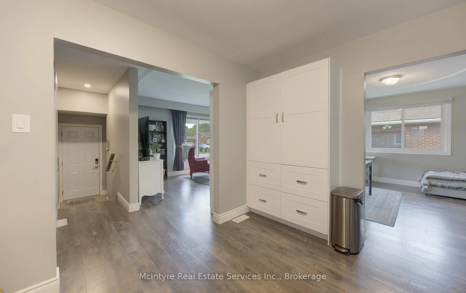 Photo 16 of 127 Strathcona Crescent, Kitchener, Heritage Park - Kitchener — HOMEH