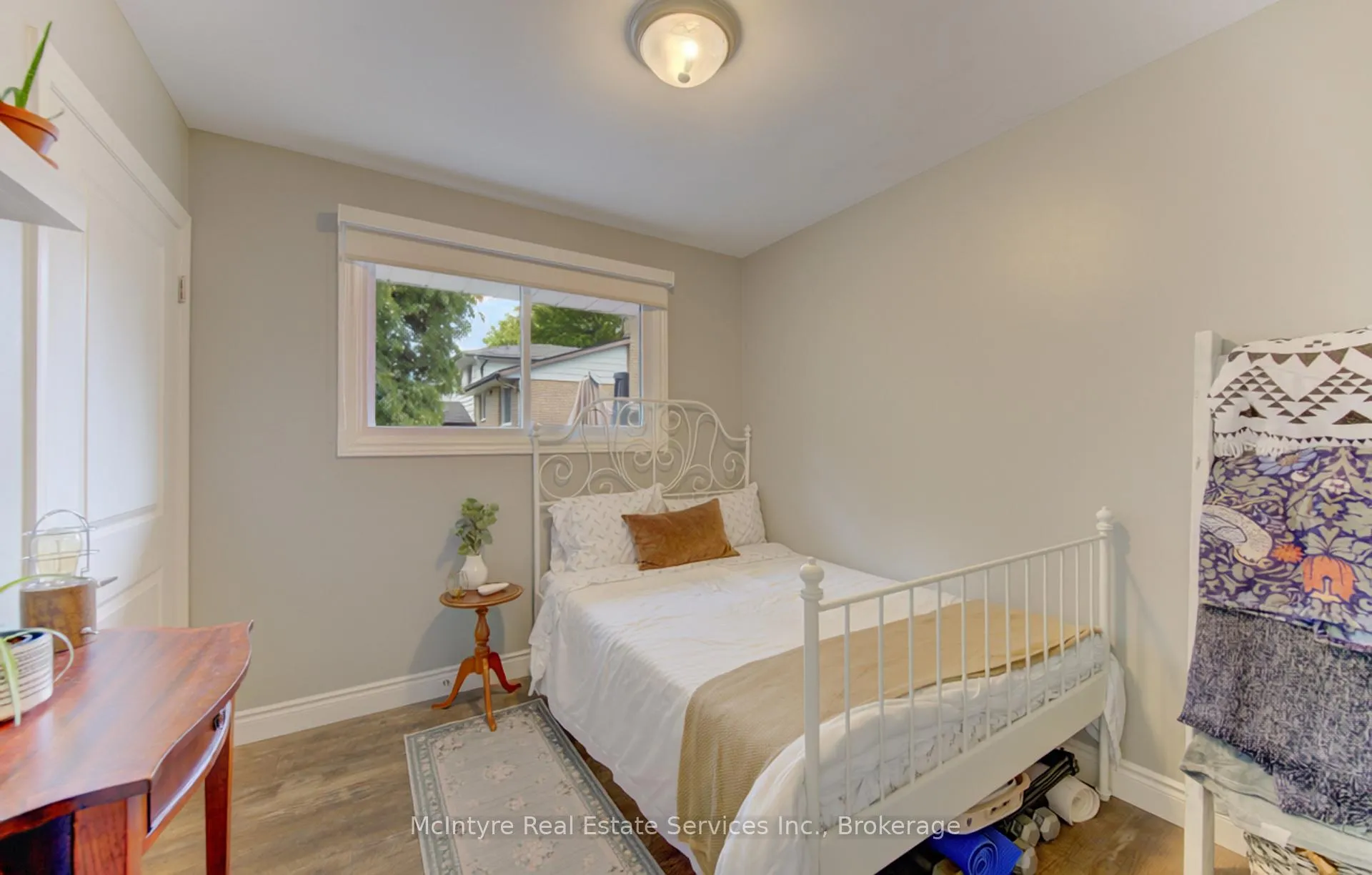Photo 18 of 127 Strathcona Crescent, Kitchener, Heritage Park - Kitchener — HOMEH