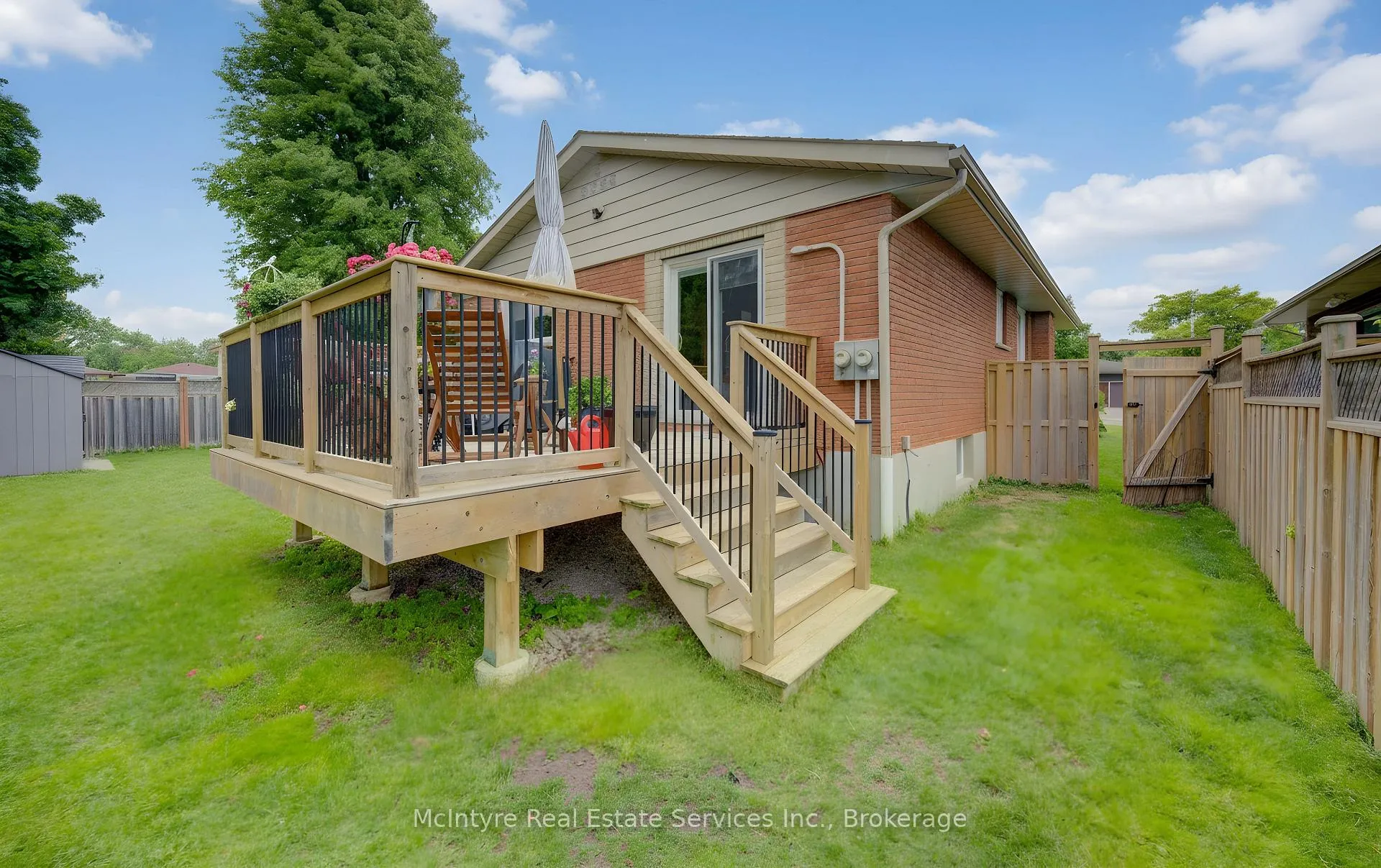 Photo 23 of 127 Strathcona Crescent, Kitchener, Heritage Park - Kitchener — HOMEH