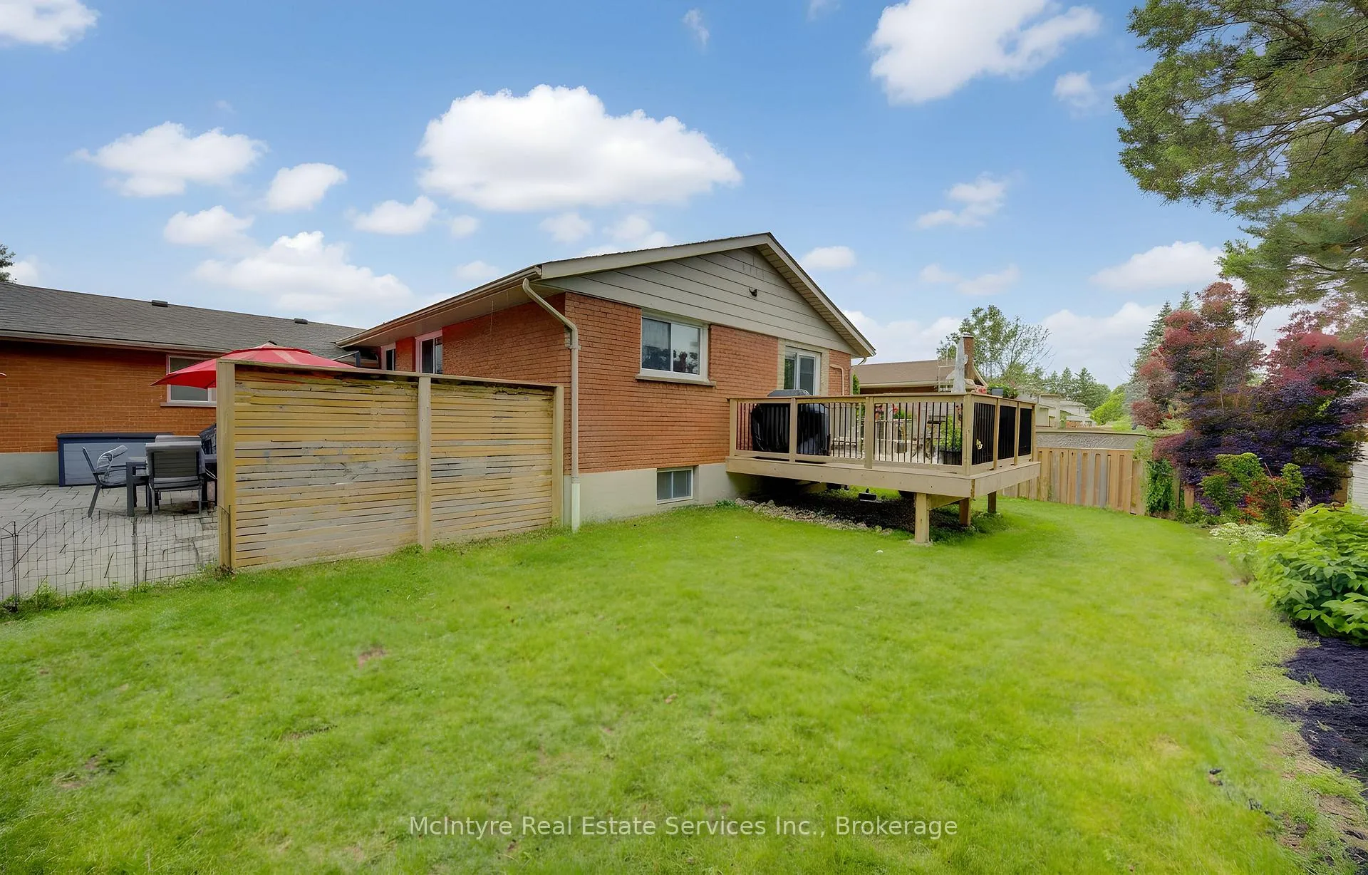Photo 25 of 127 Strathcona Crescent, Kitchener, Heritage Park - Kitchener — HOMEH