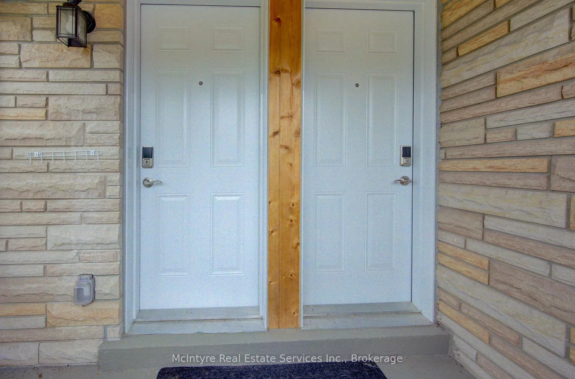 Photo 26 of 127 Strathcona Crescent, Kitchener, Heritage Park - Kitchener — HOMEH