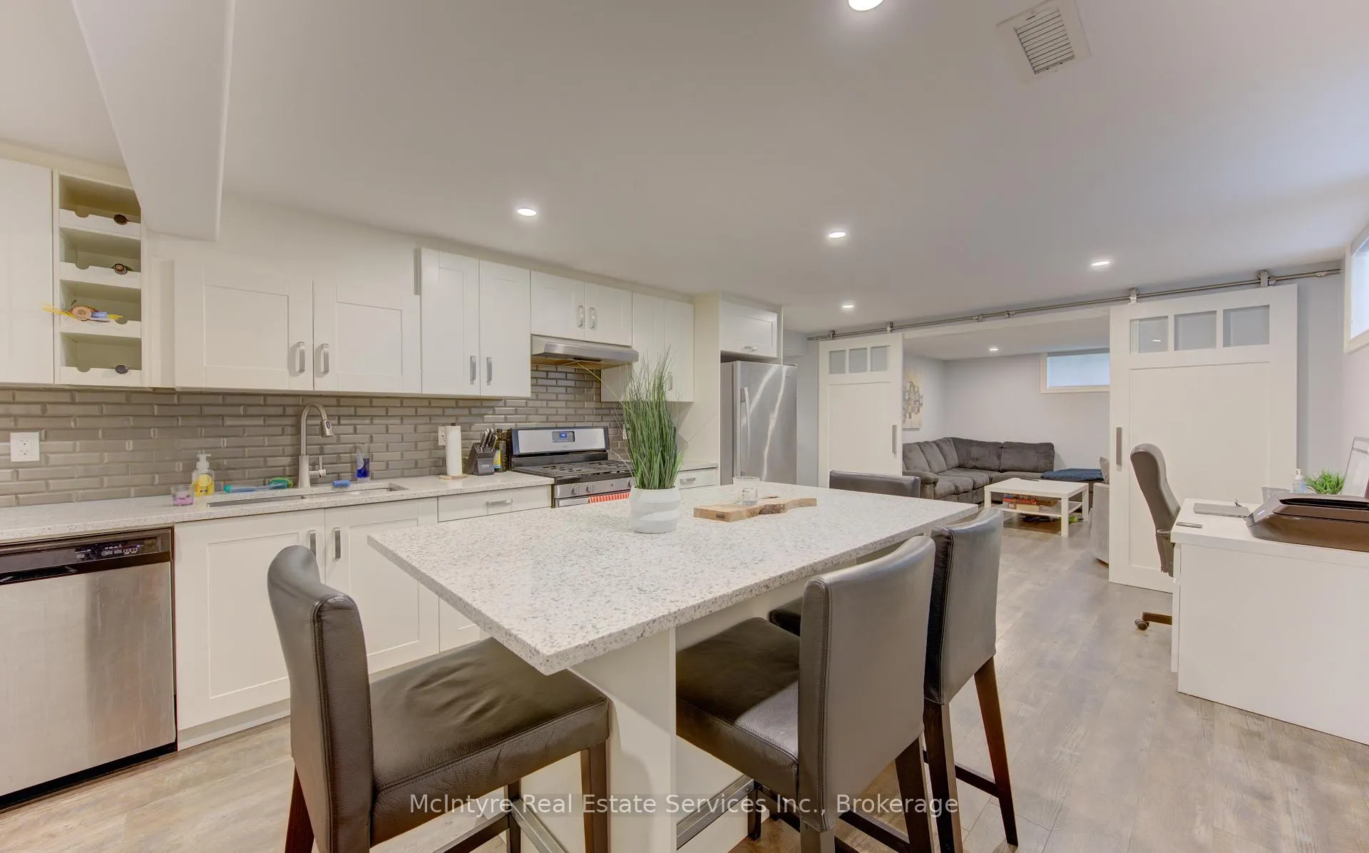 Photo 29 of 127 Strathcona Crescent, Kitchener, Heritage Park - Kitchener — HOMEH