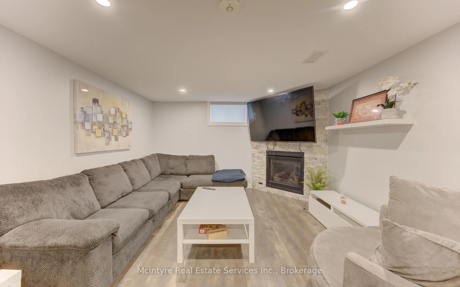 Photo 34 of 127 Strathcona Crescent, Kitchener, Heritage Park - Kitchener — HOMEH