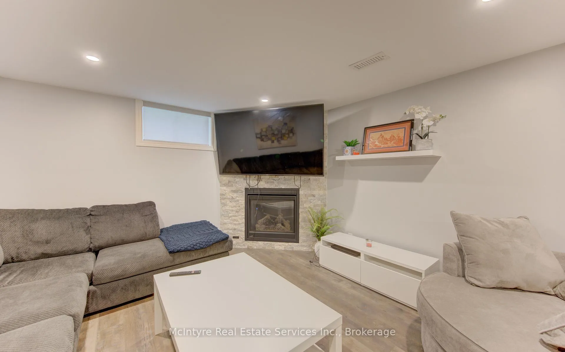 Photo 35 of 127 Strathcona Crescent, Kitchener, Heritage Park - Kitchener — HOMEH