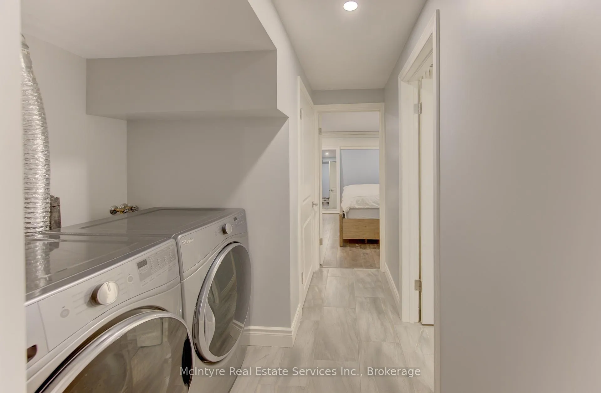 Photo 41 of 127 Strathcona Crescent, Kitchener, Heritage Park - Kitchener — HOMEH