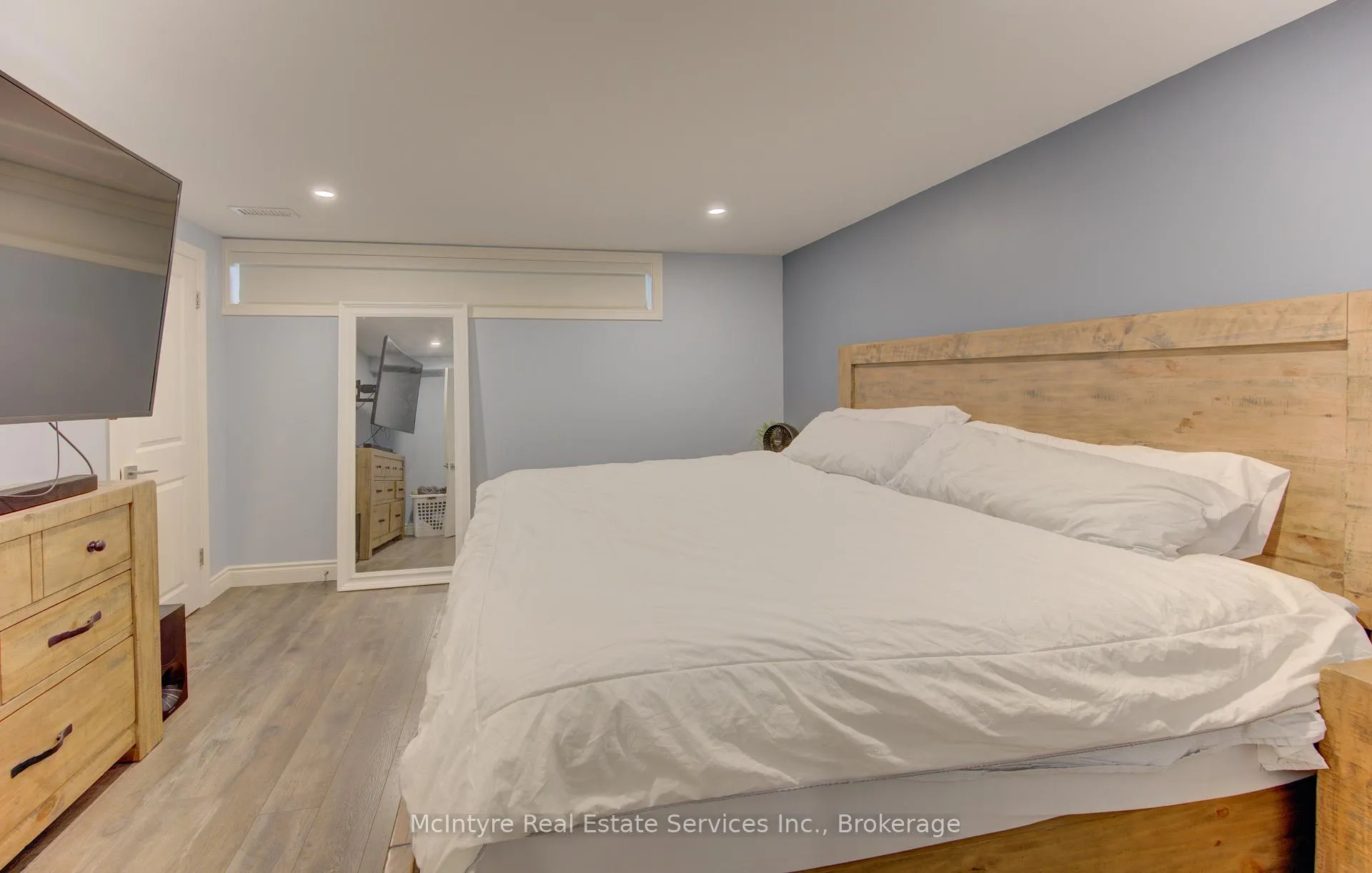 Photo 43 of 127 Strathcona Crescent, Kitchener, Heritage Park - Kitchener — HOMEH