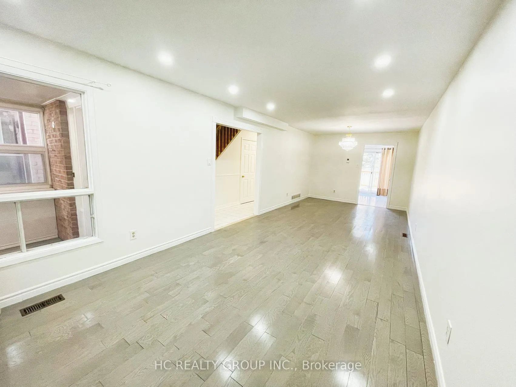 Photo 6 of 37 Page Crescent, Markham, Milliken Mills East — HOMEH