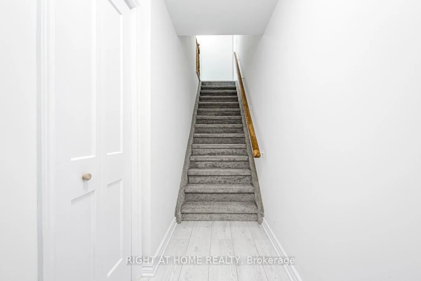 Photo 6 of Unit 3, 23 Meadow Lane, Barrie, Ardagh — HOMEH