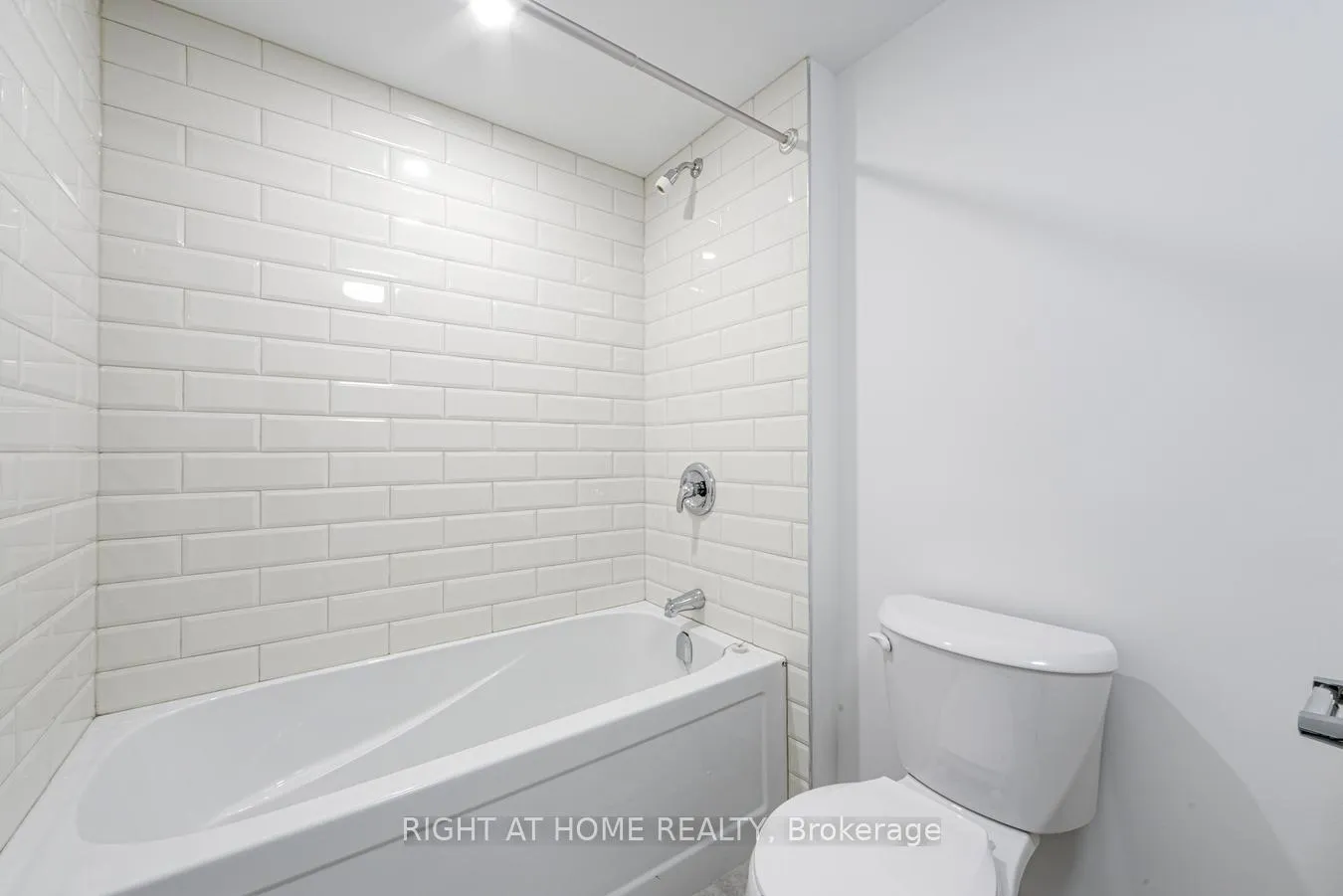 Photo 23 of Unit 3, 23 Meadow Lane, Barrie, Ardagh — HOMEH