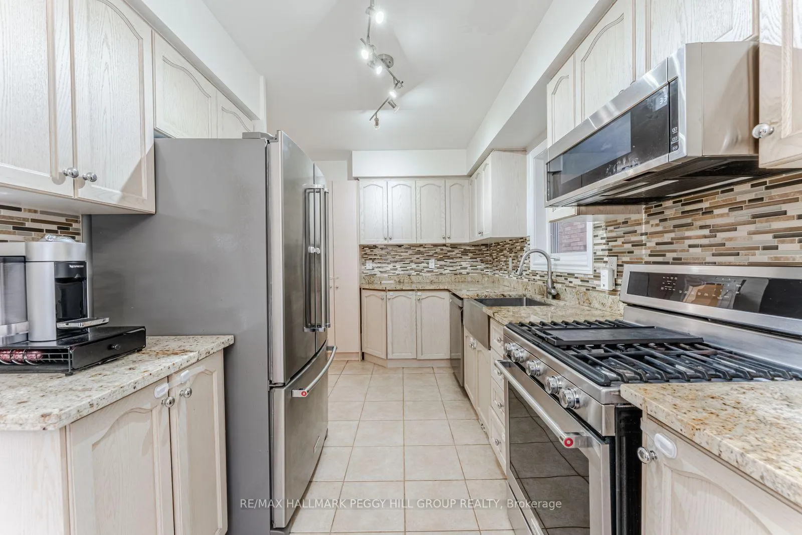 Photo 2 of 179 Warwick Crescent, Newmarket, Summerhill Estates — HOMEH