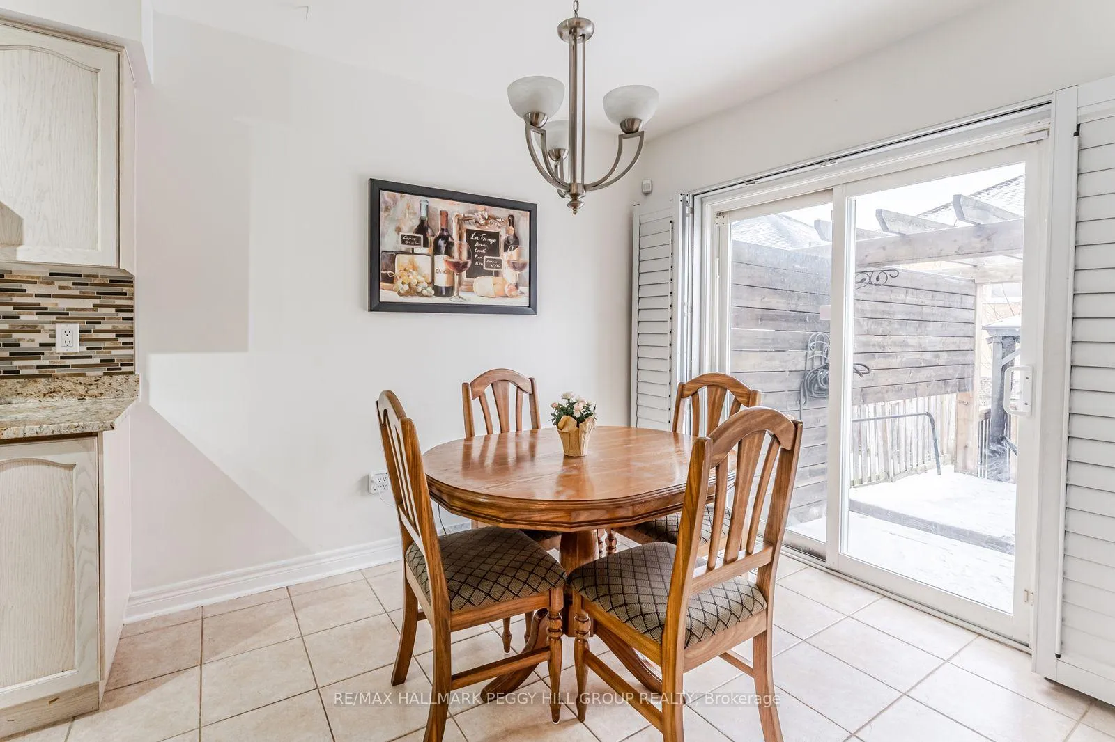 Photo 3 of 179 Warwick Crescent, Newmarket, Summerhill Estates — HOMEH