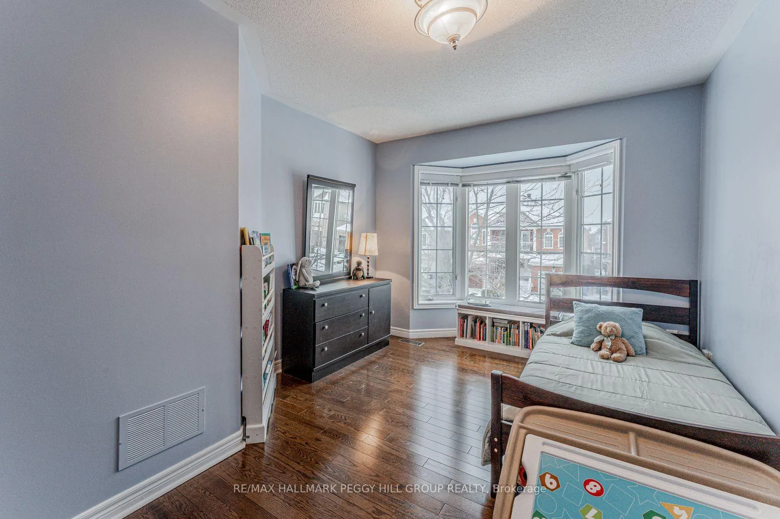 Photo 7 of 179 Warwick Crescent, Newmarket, Summerhill Estates — HOMEH