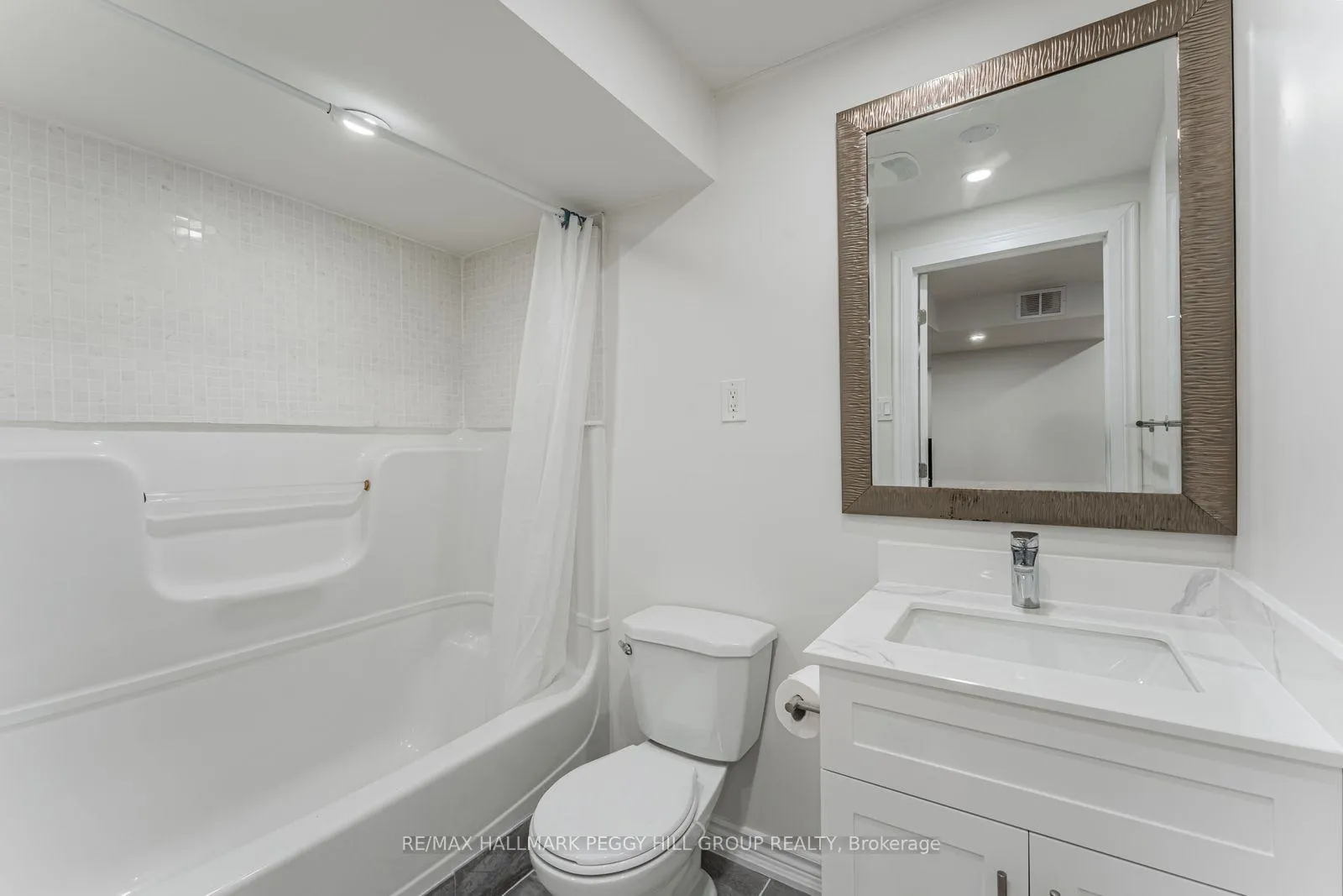 Photo 11 of 179 Warwick Crescent, Newmarket, Summerhill Estates — HOMEH