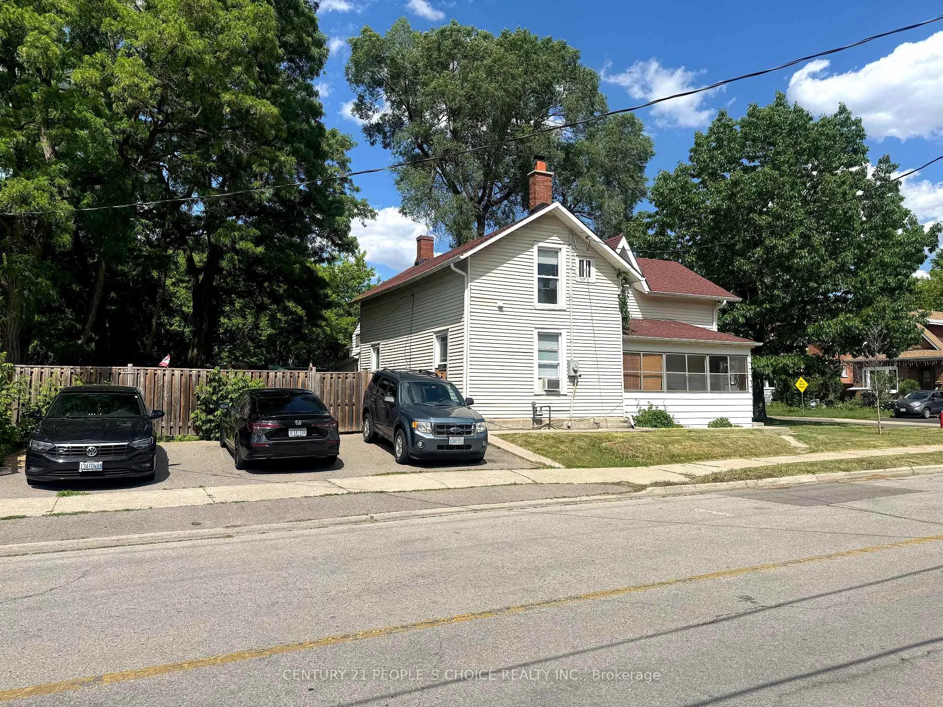 Photo 3 of 8 Mary Street, Brampton, Downtown Brampton — HOMEH