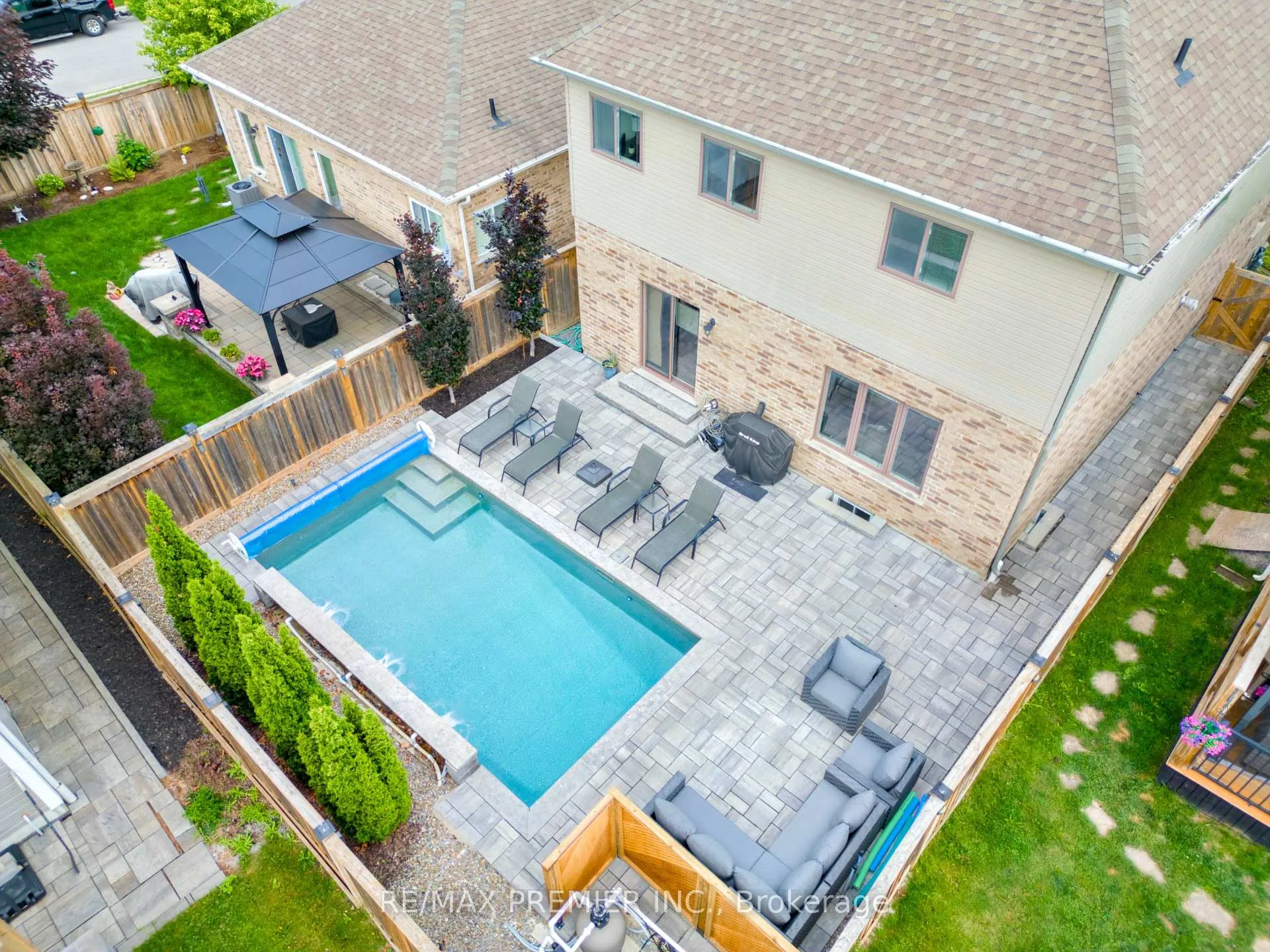Photo 3 of 19 Burt Avenue, New Tecumseth, Alliston — HOMEH