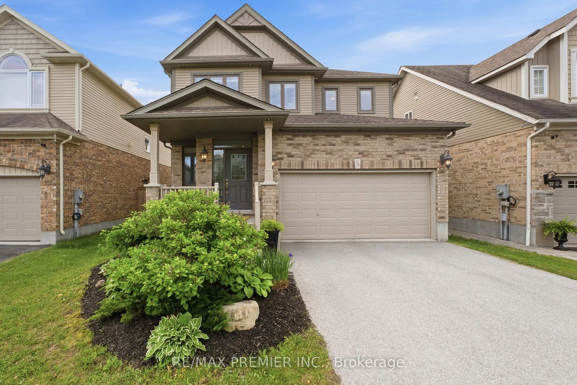 Photo 4 of 19 Burt Avenue, New Tecumseth, Alliston — HOMEH