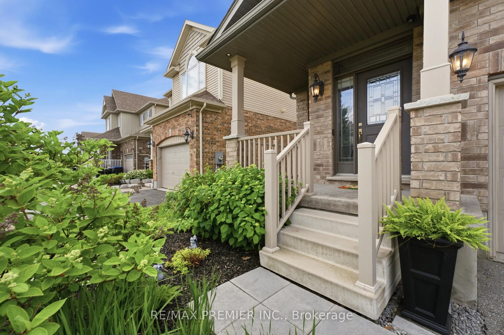 Photo 5 of 19 Burt Avenue, New Tecumseth, Alliston — HOMEH