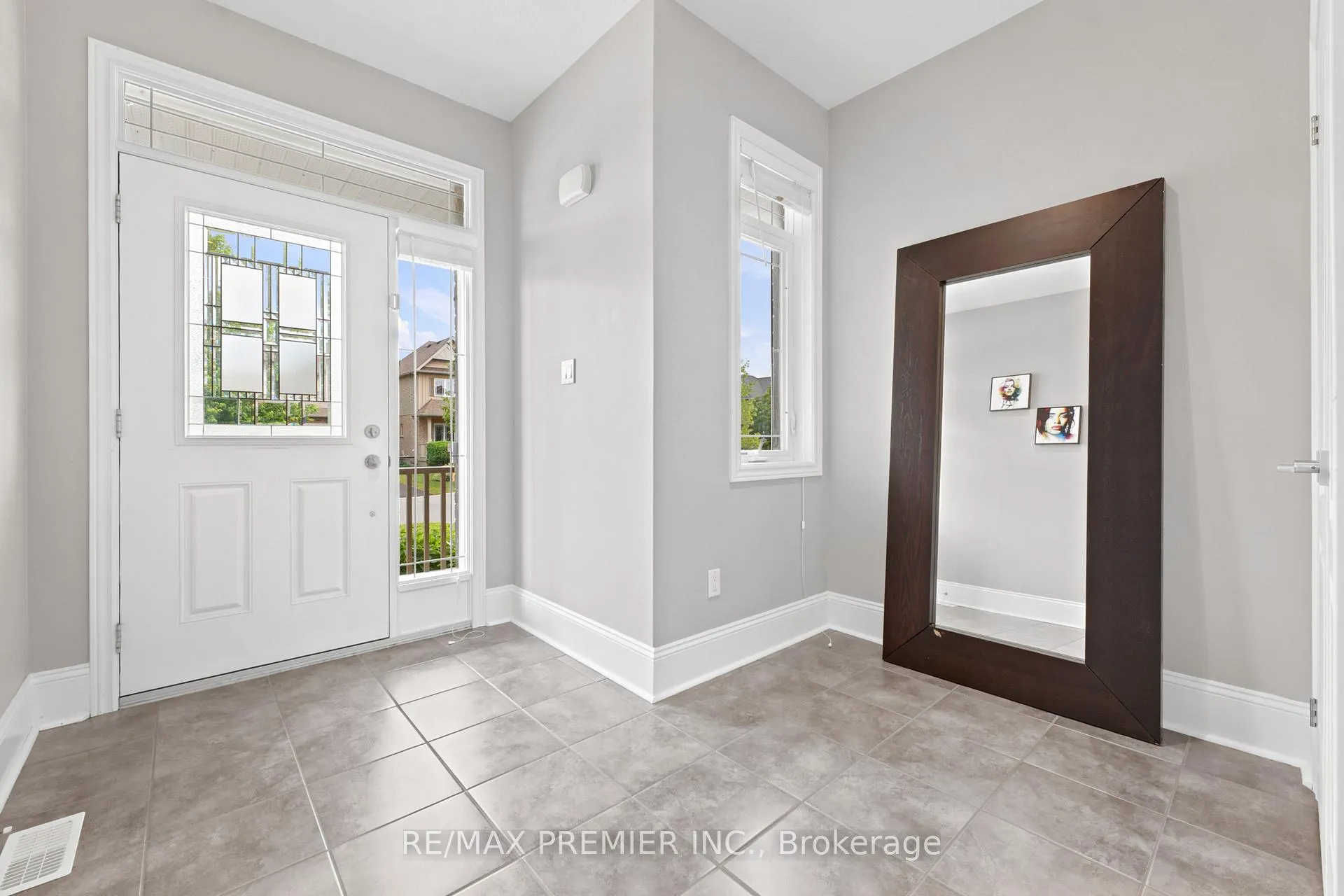 Photo 6 of 19 Burt Avenue, New Tecumseth, Alliston — HOMEH