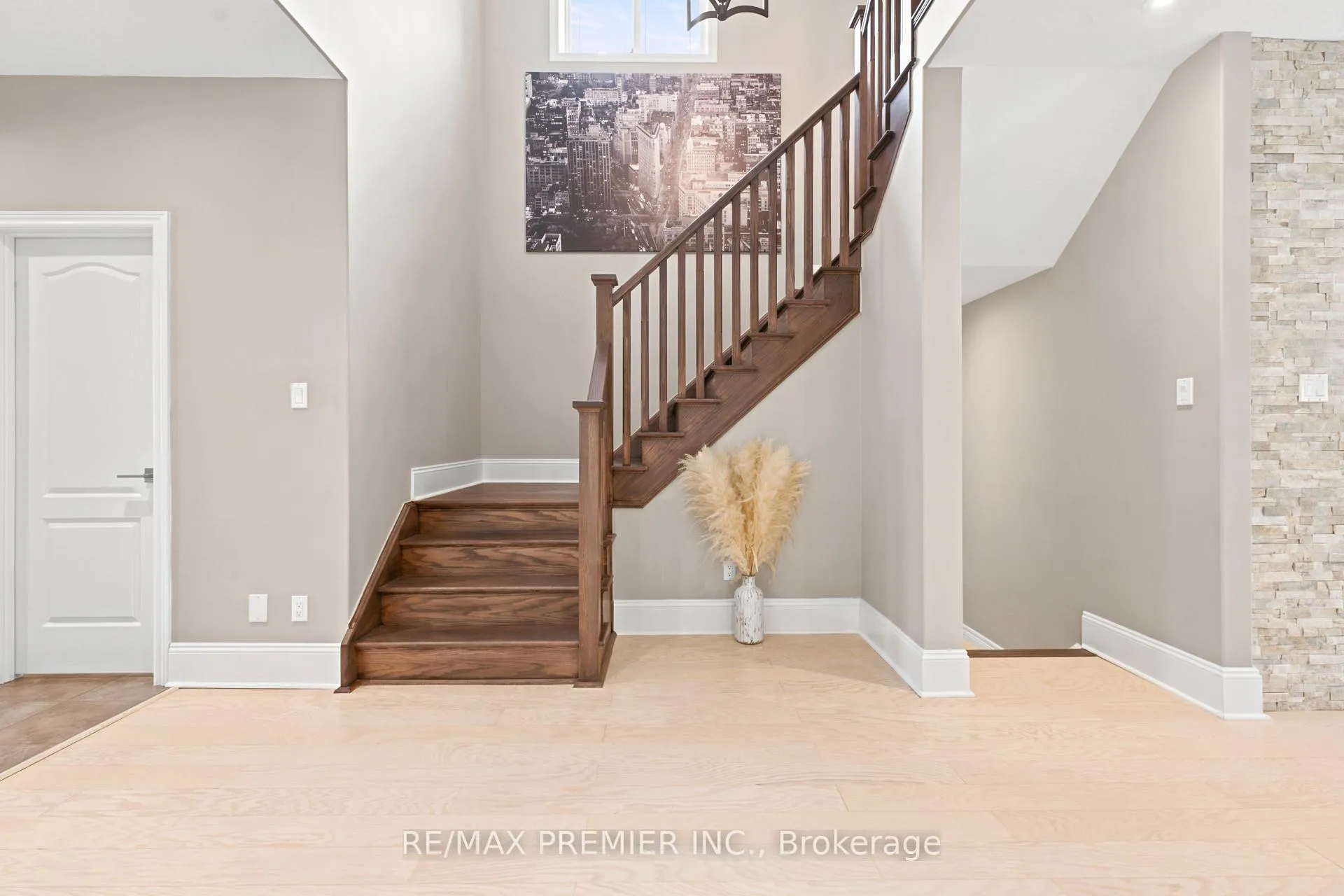 Photo 8 of 19 Burt Avenue, New Tecumseth, Alliston — HOMEH