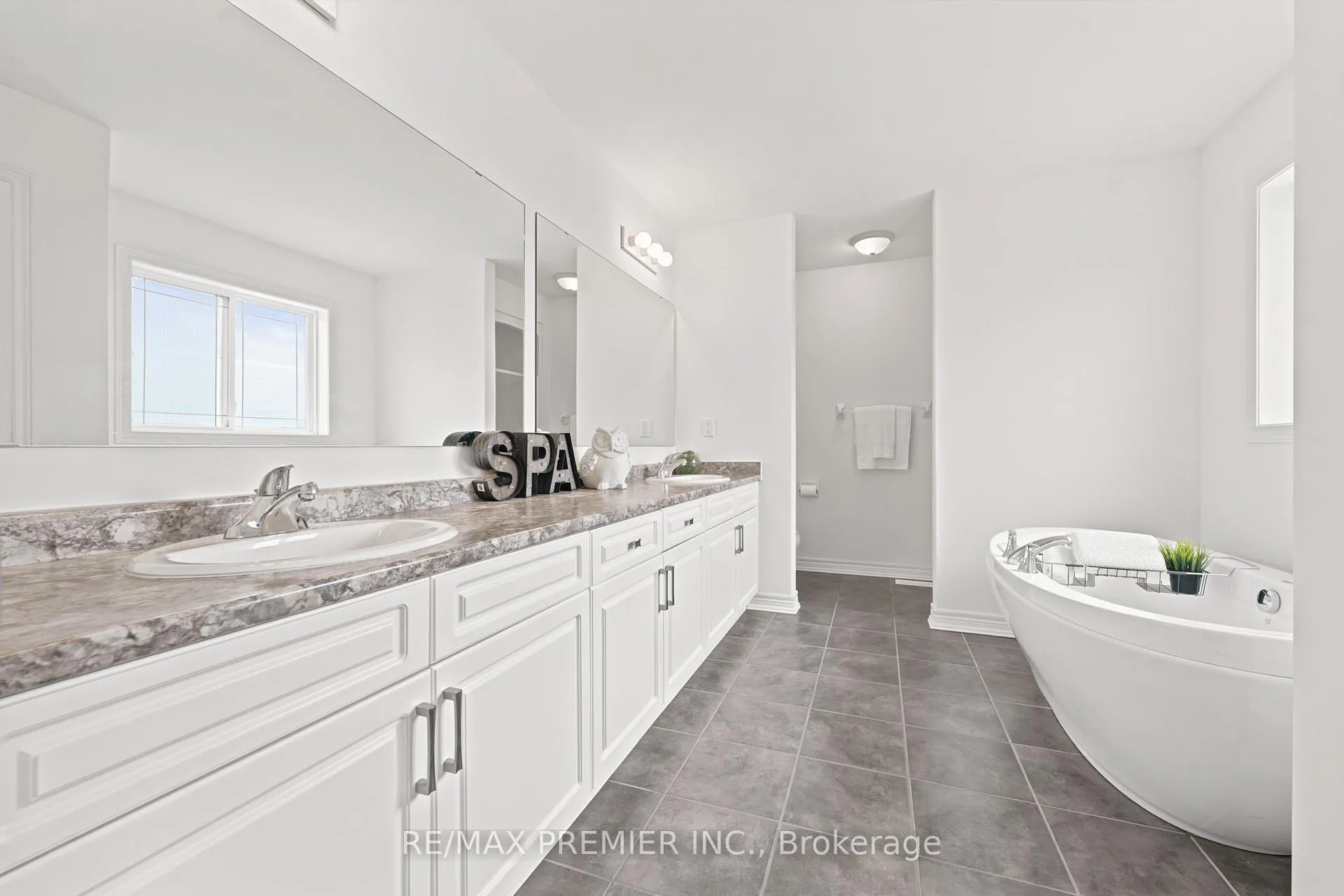 Photo 25 of 19 Burt Avenue, New Tecumseth, Alliston — HOMEH