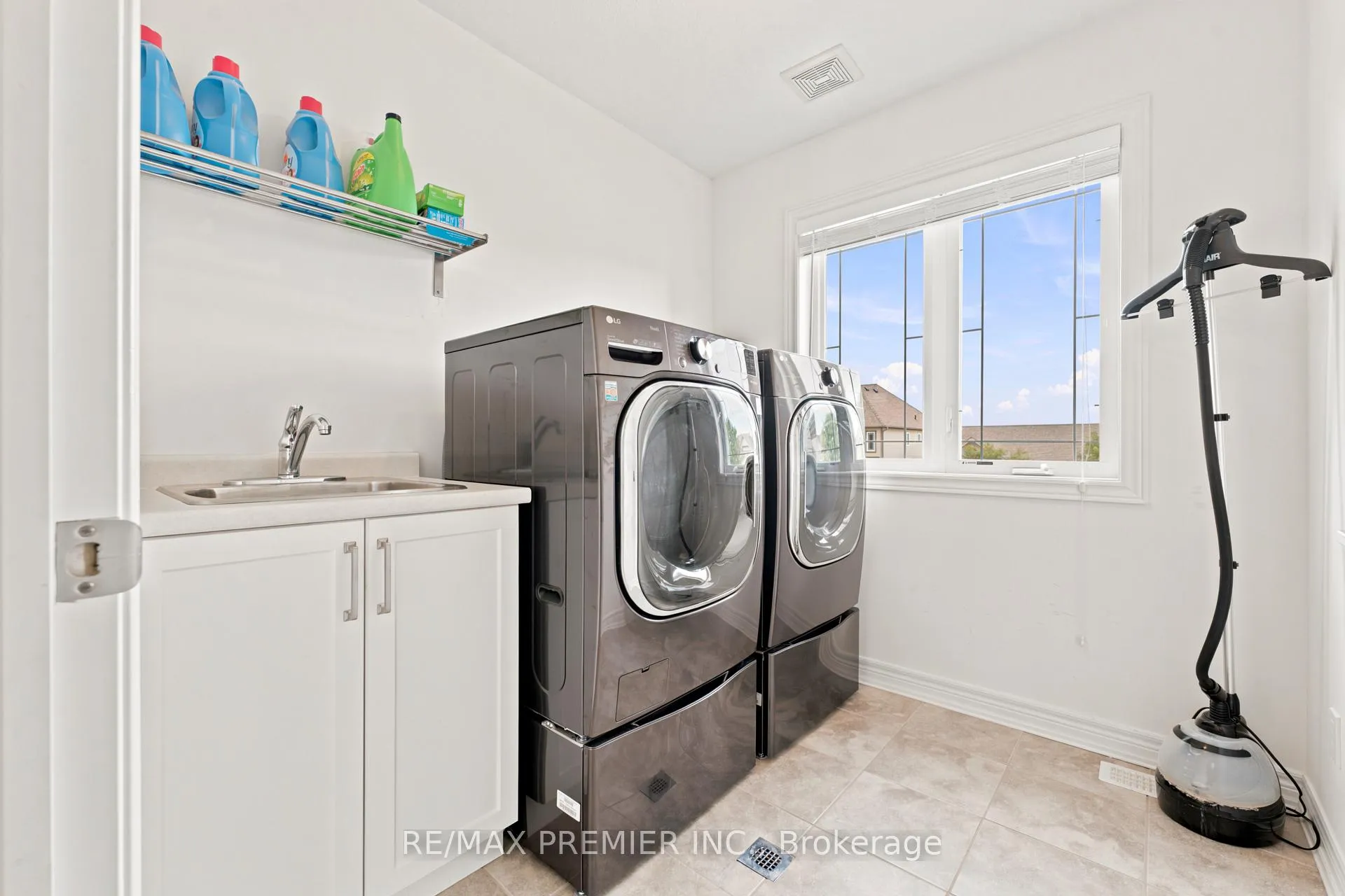 Photo 31 of 19 Burt Avenue, New Tecumseth, Alliston — HOMEH