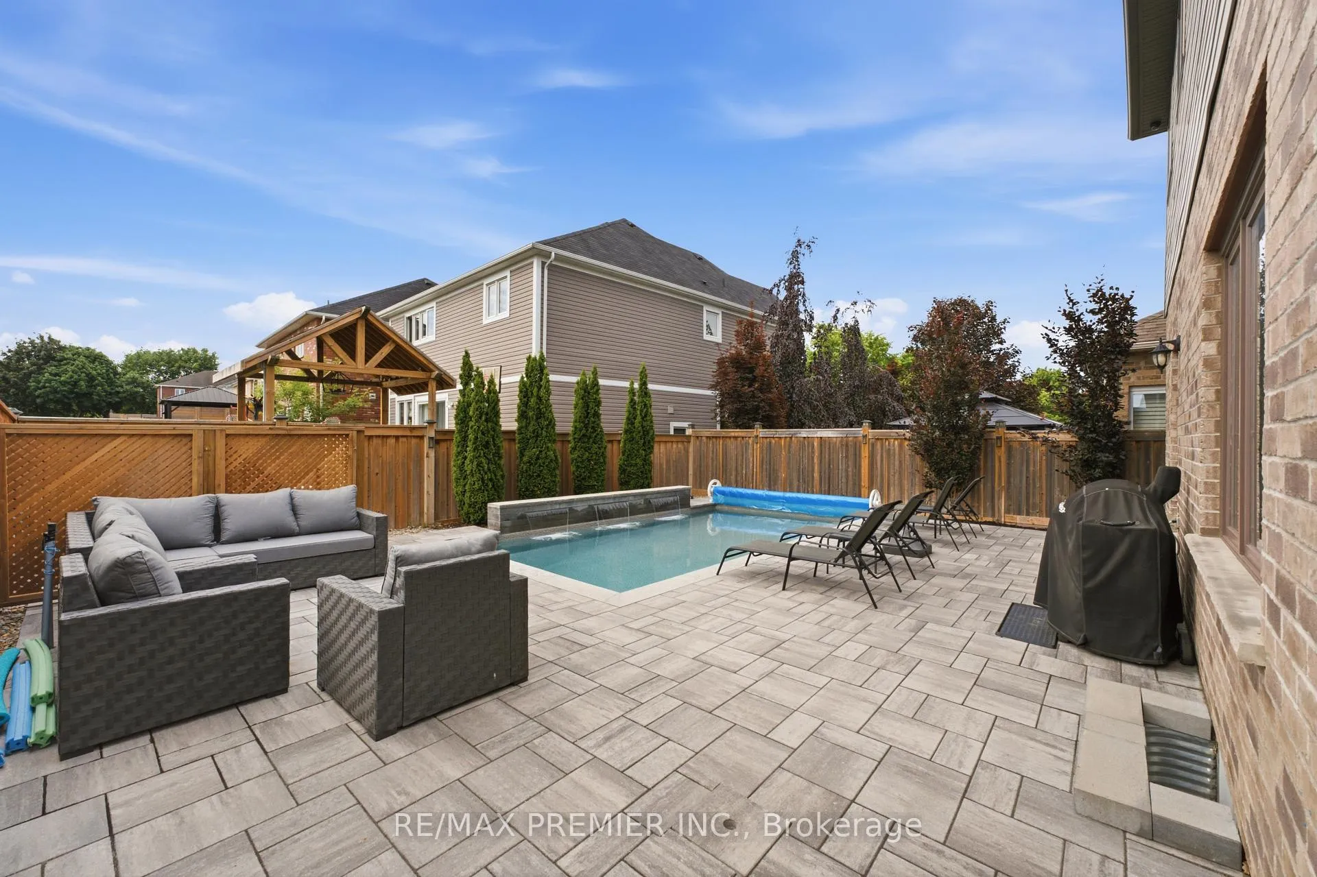 Photo 37 of 19 Burt Avenue, New Tecumseth, Alliston — HOMEH