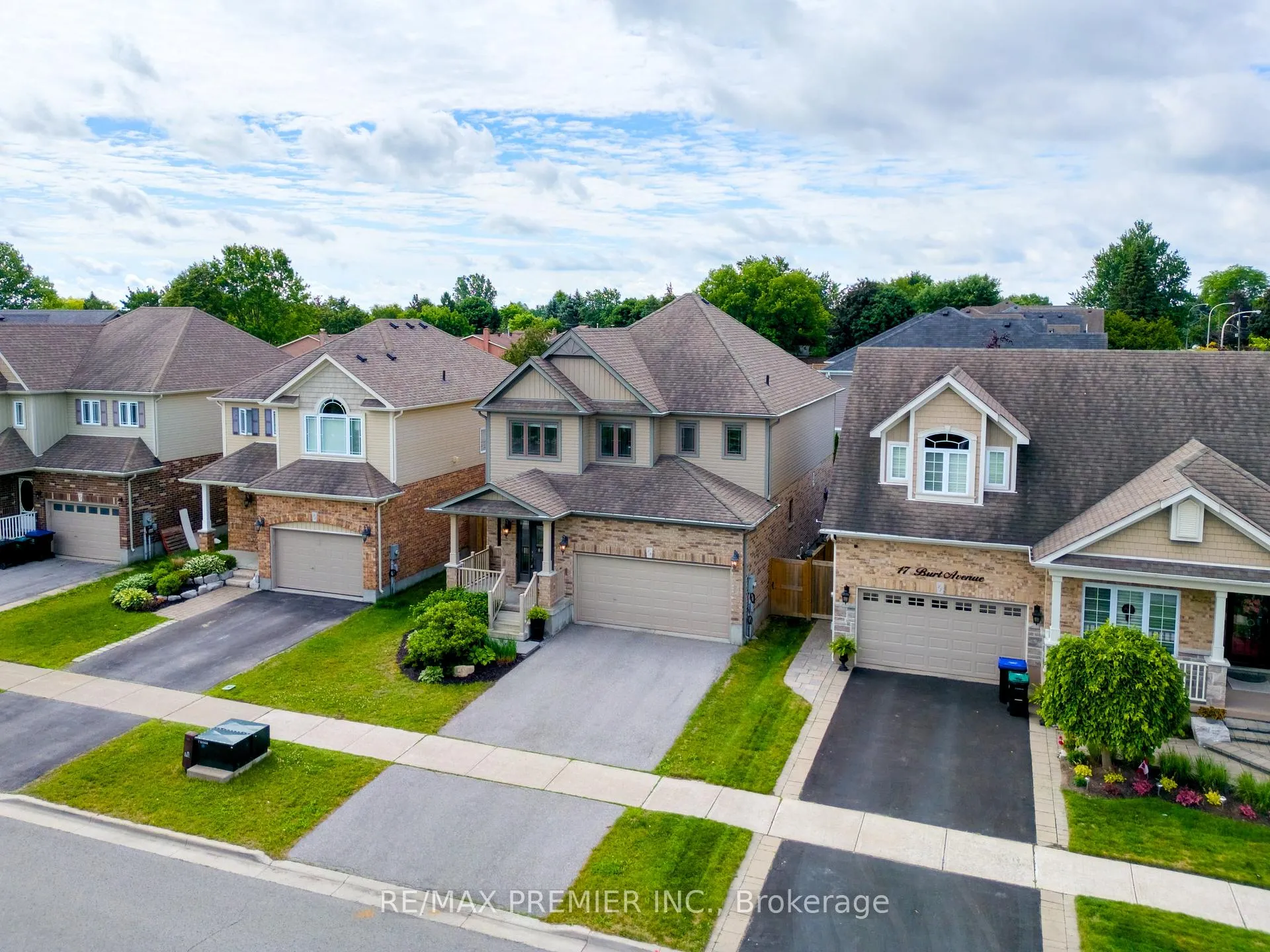 Photo 38 of 19 Burt Avenue, New Tecumseth, Alliston — HOMEH