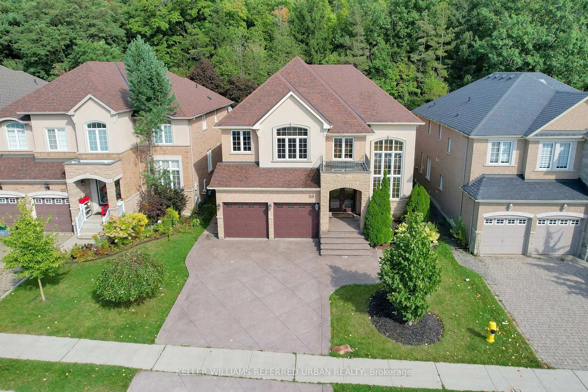 Front of 119 Thornhill Woods Drive