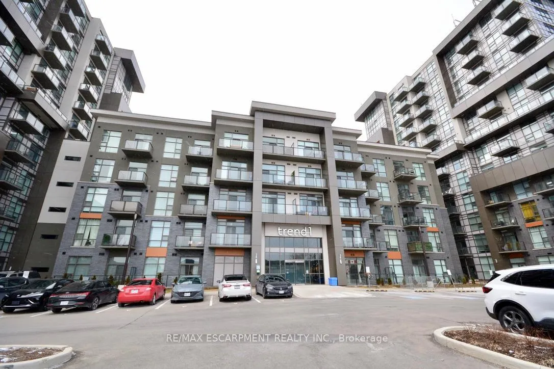 Front of Unit 404, 450 Dundas Street E