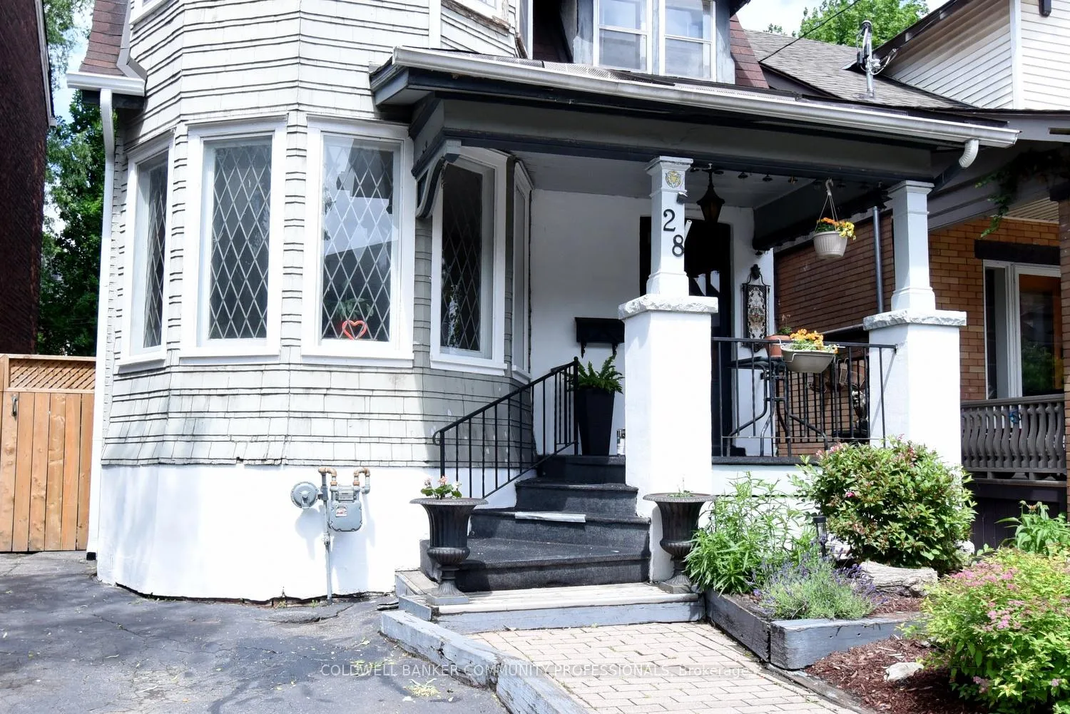 Photo 2 of 28 St Clair Avenue, Hamilton, Gibson — HOMEH