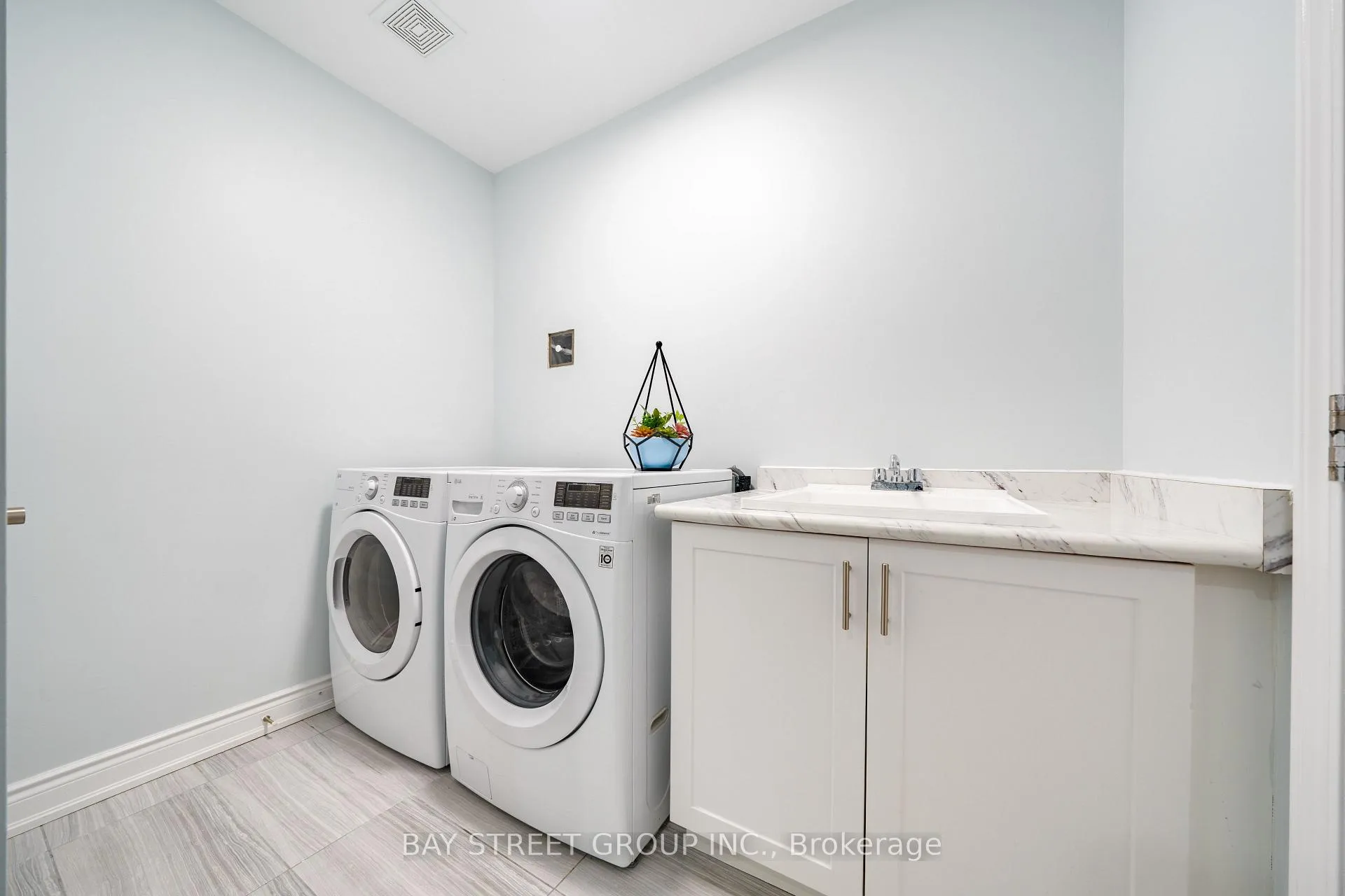 Photo 18 of 122 Lichfield Road, Markham, Unionville — HOMEH