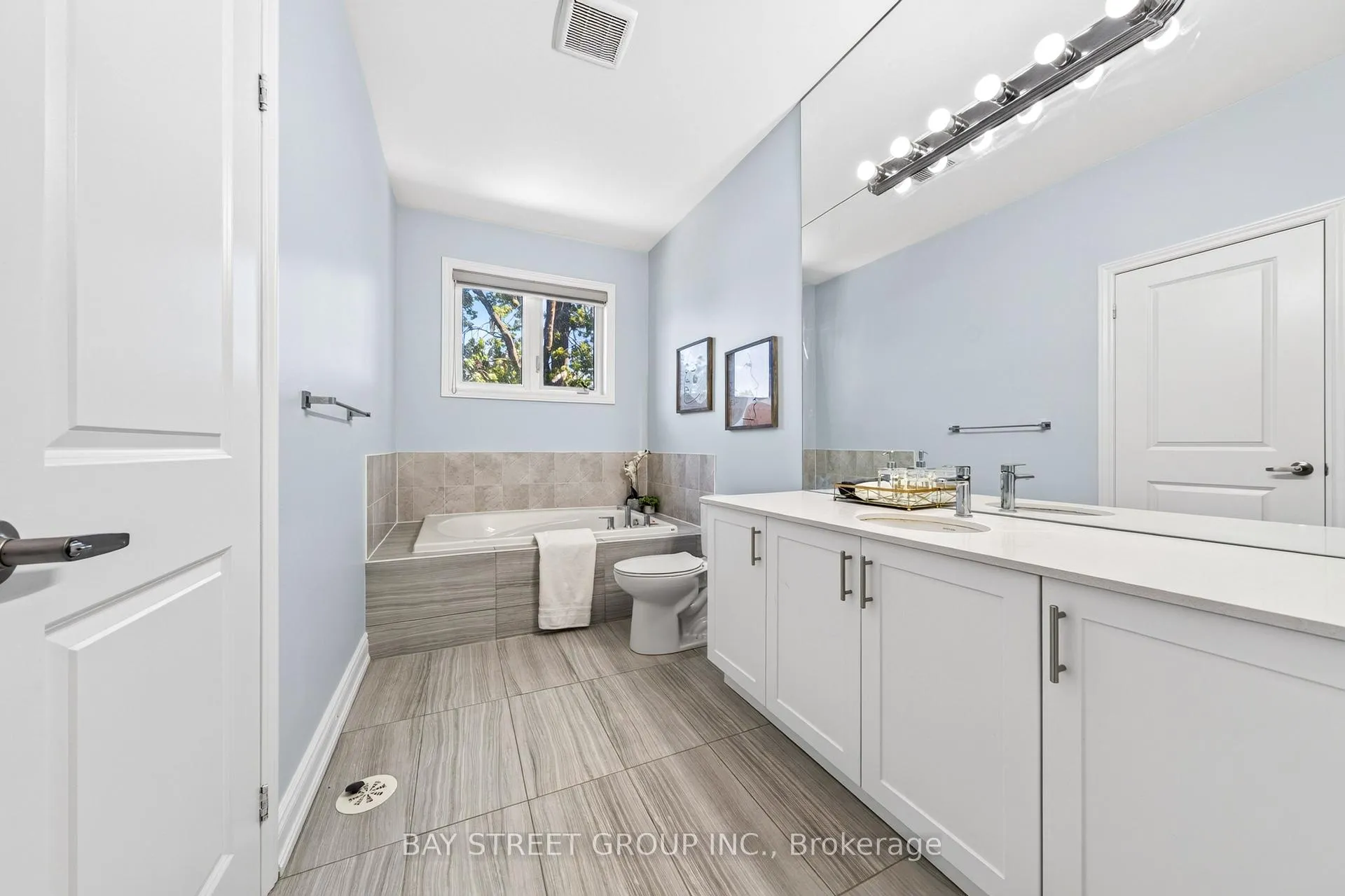 Photo 23 of 122 Lichfield Road, Markham, Unionville — HOMEH