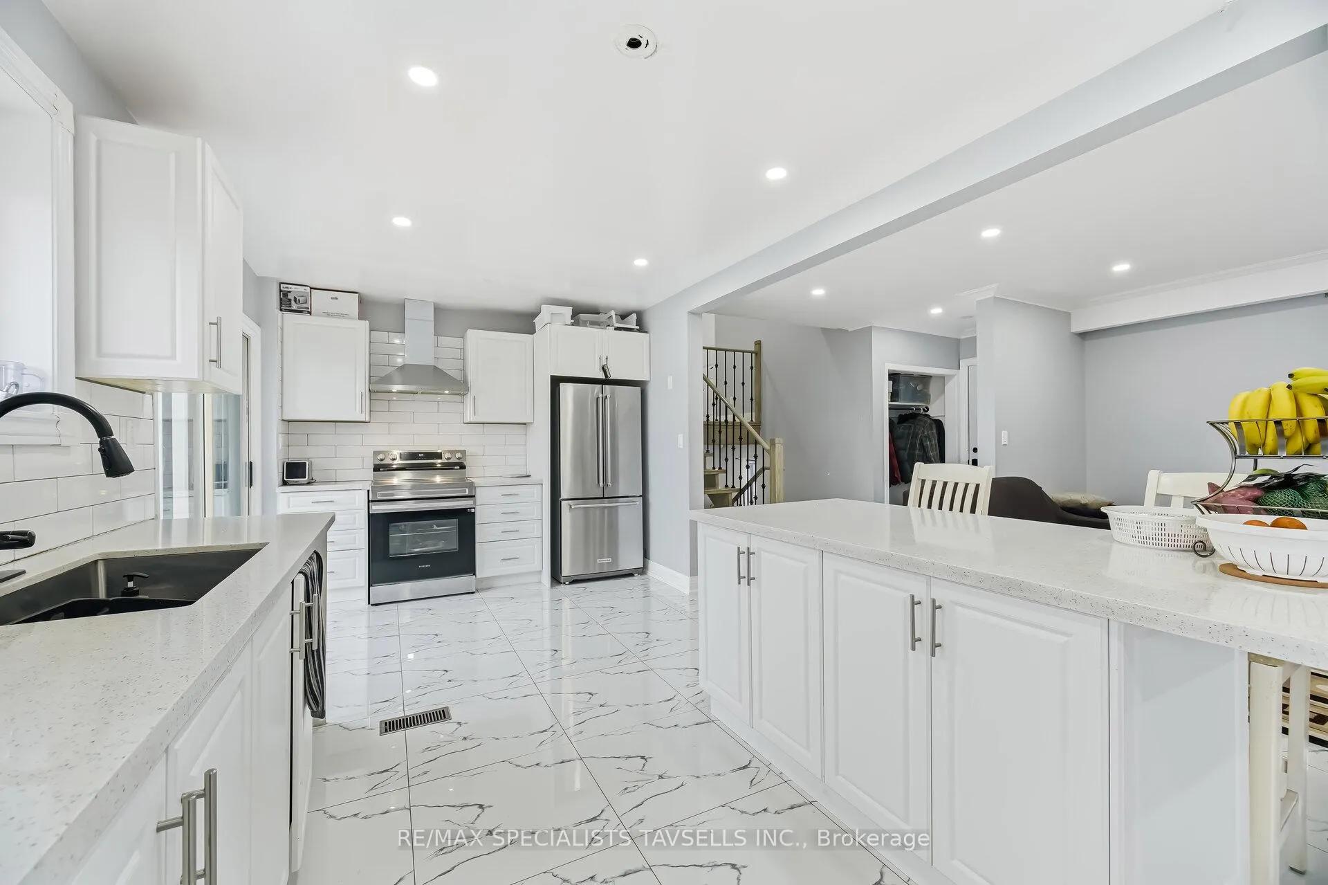 Photo 14 of 11075 Clarkway Drive, Brampton, Highway 427 — HOMEH