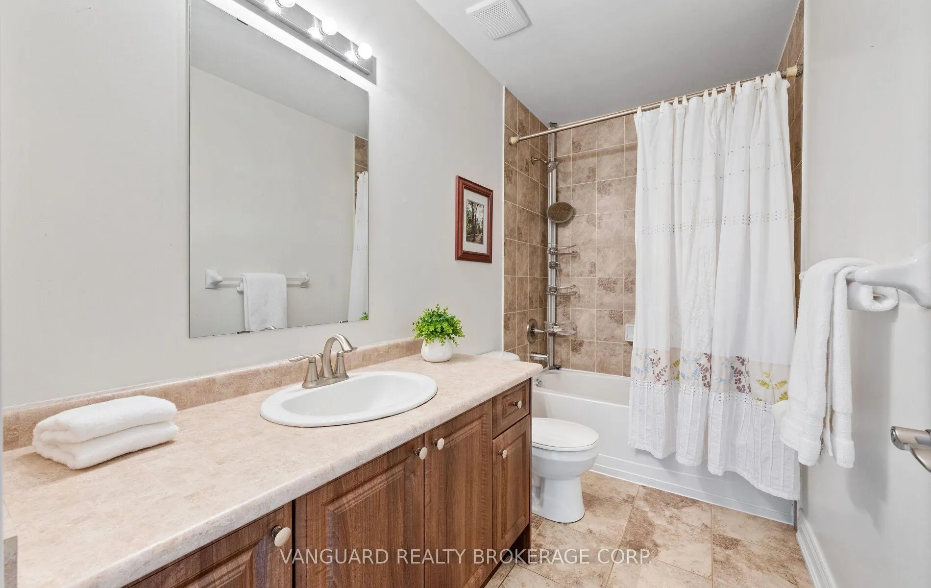 Photo 30 of Unit 3, 8441 Islington Avenue, Vaughan, Islington Woods — HOMEH
