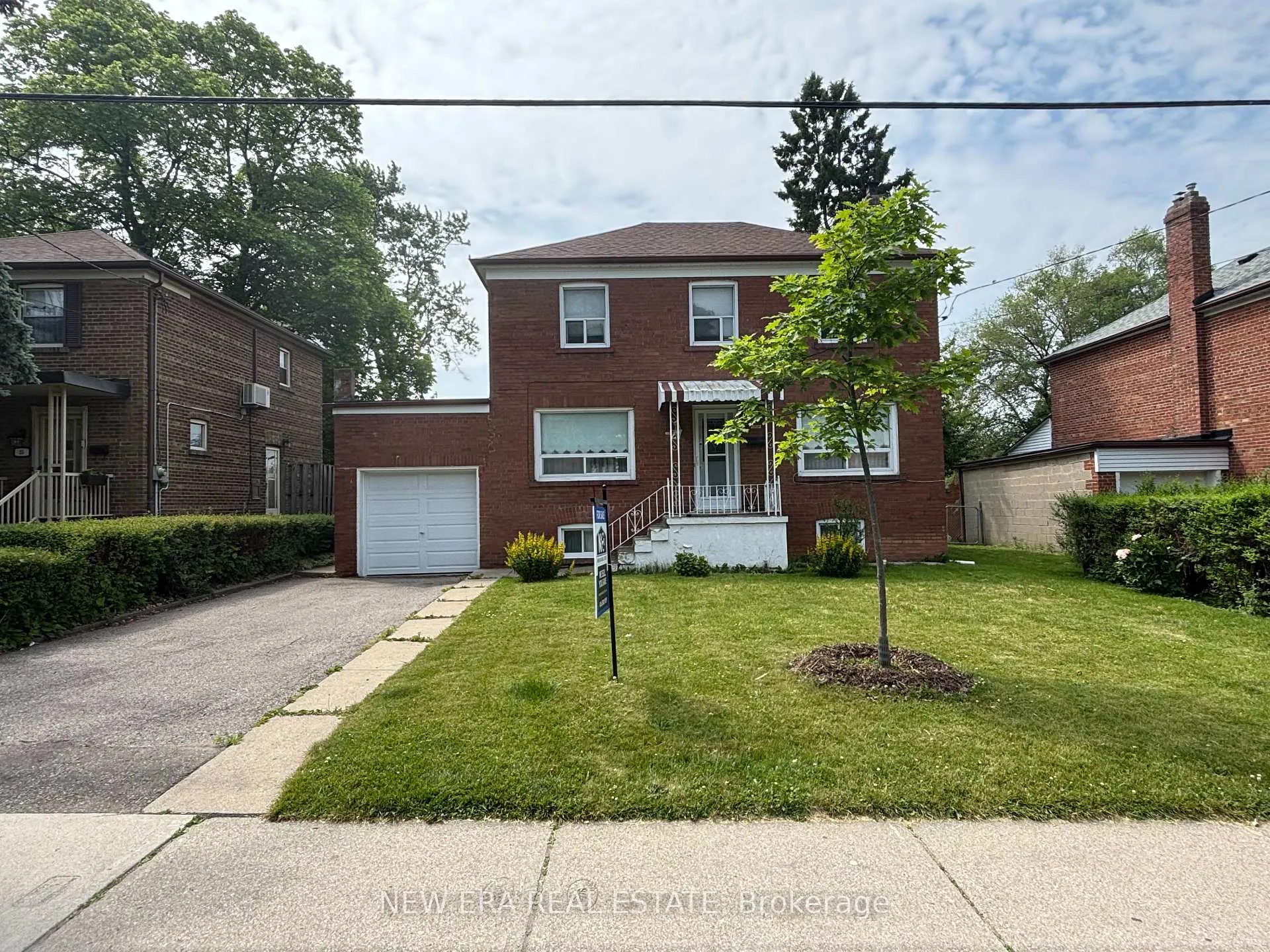 Photo 1 of 27 Dell Park Avenue, Toronto, Englemount-Lawrence — HOMEH