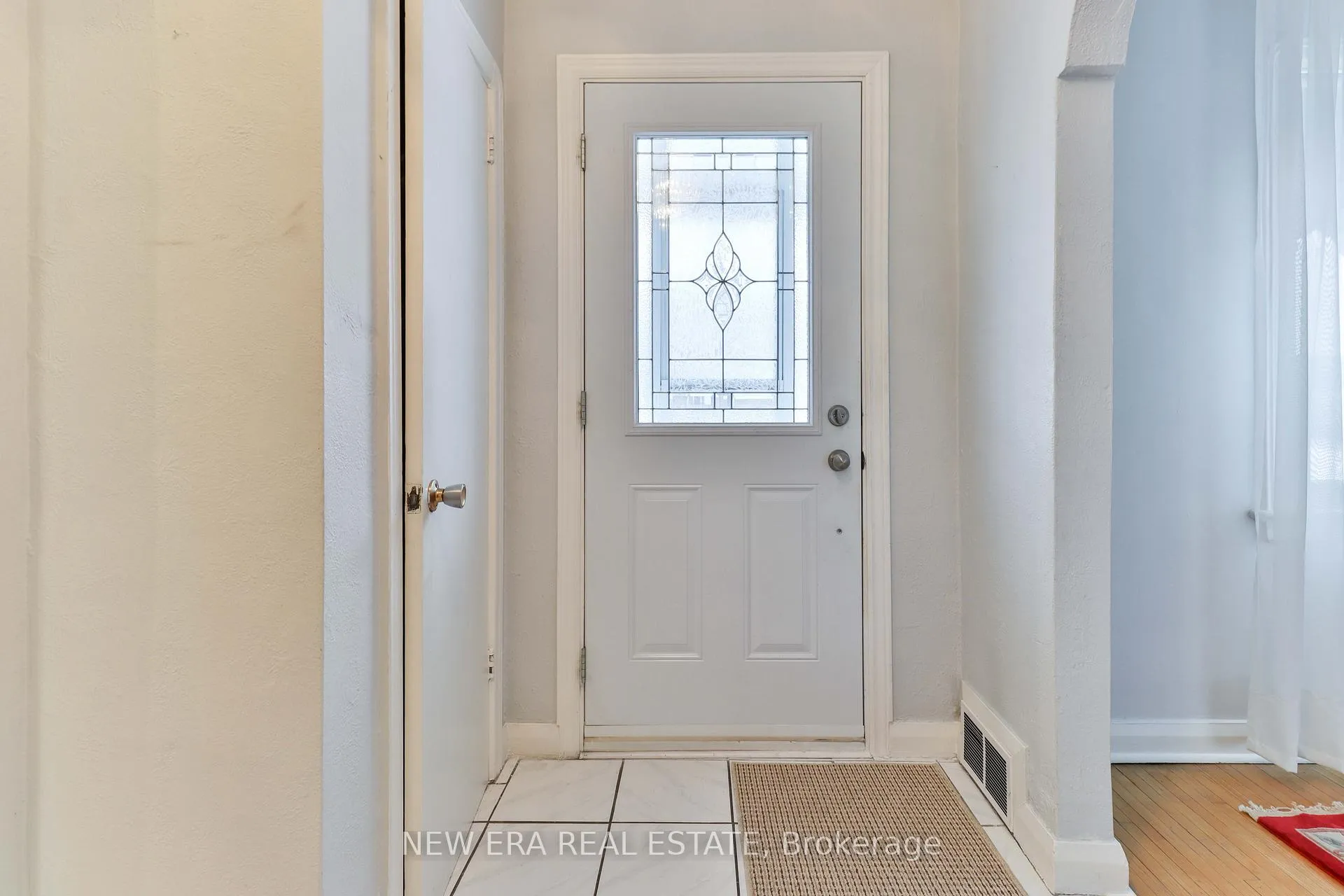 Photo 2 of 27 Dell Park Avenue, Toronto, Englemount-Lawrence — HOMEH