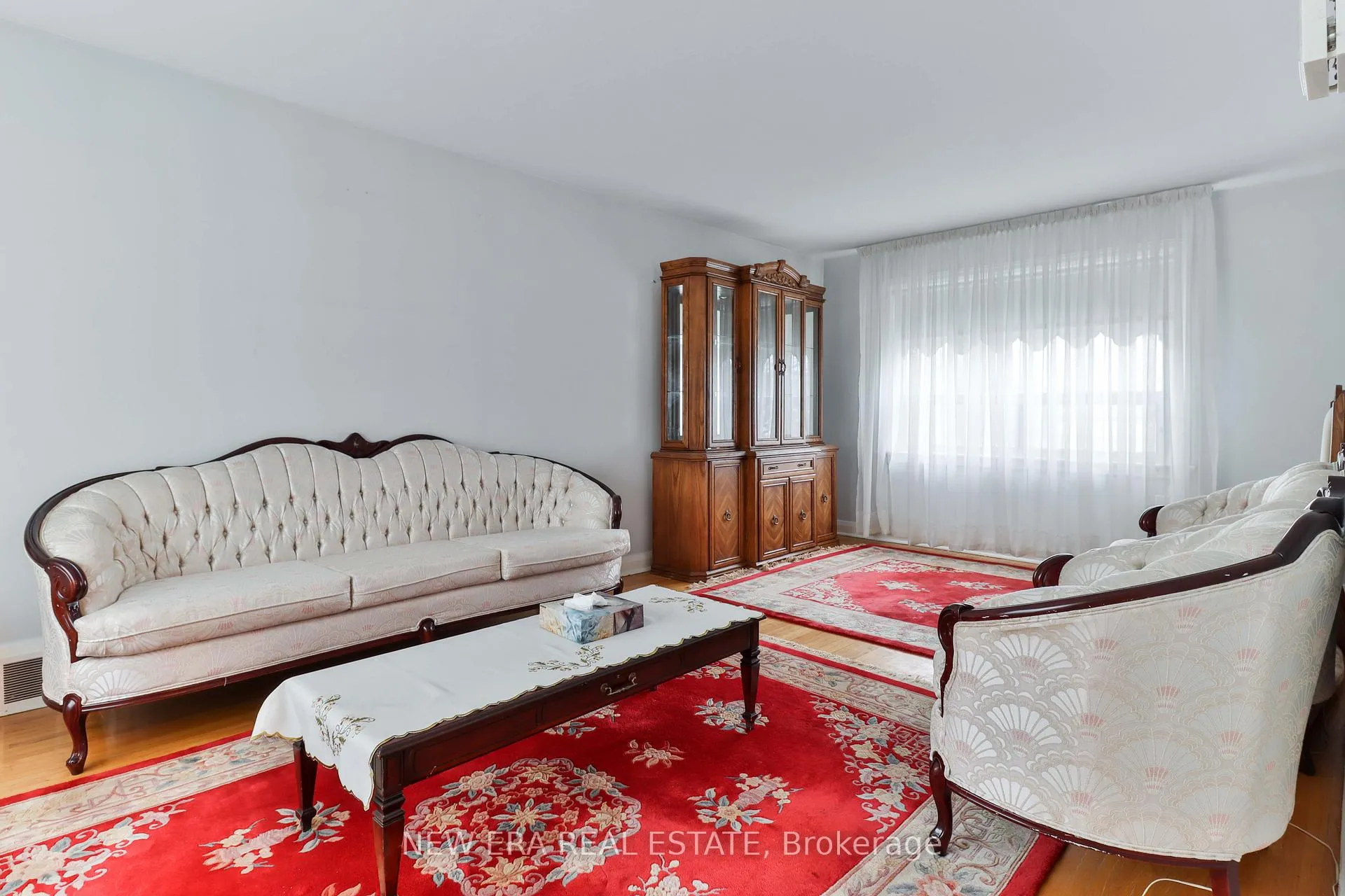 Photo 4 of 27 Dell Park Avenue, Toronto, Englemount-Lawrence — HOMEH