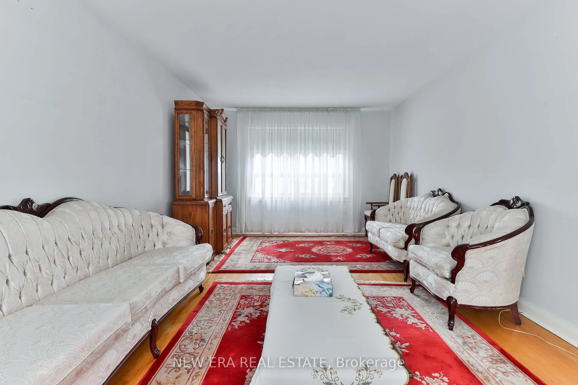 Photo 5 of 27 Dell Park Avenue, Toronto, Englemount-Lawrence — HOMEH
