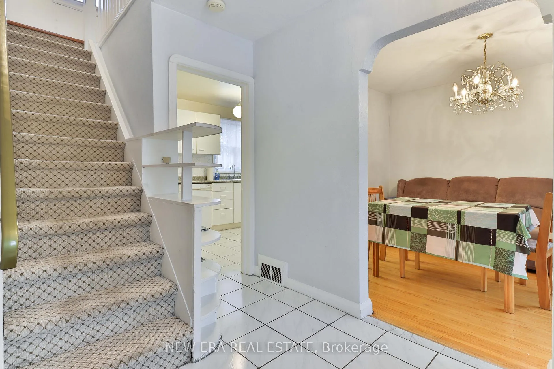Photo 8 of 27 Dell Park Avenue, Toronto, Englemount-Lawrence — HOMEH