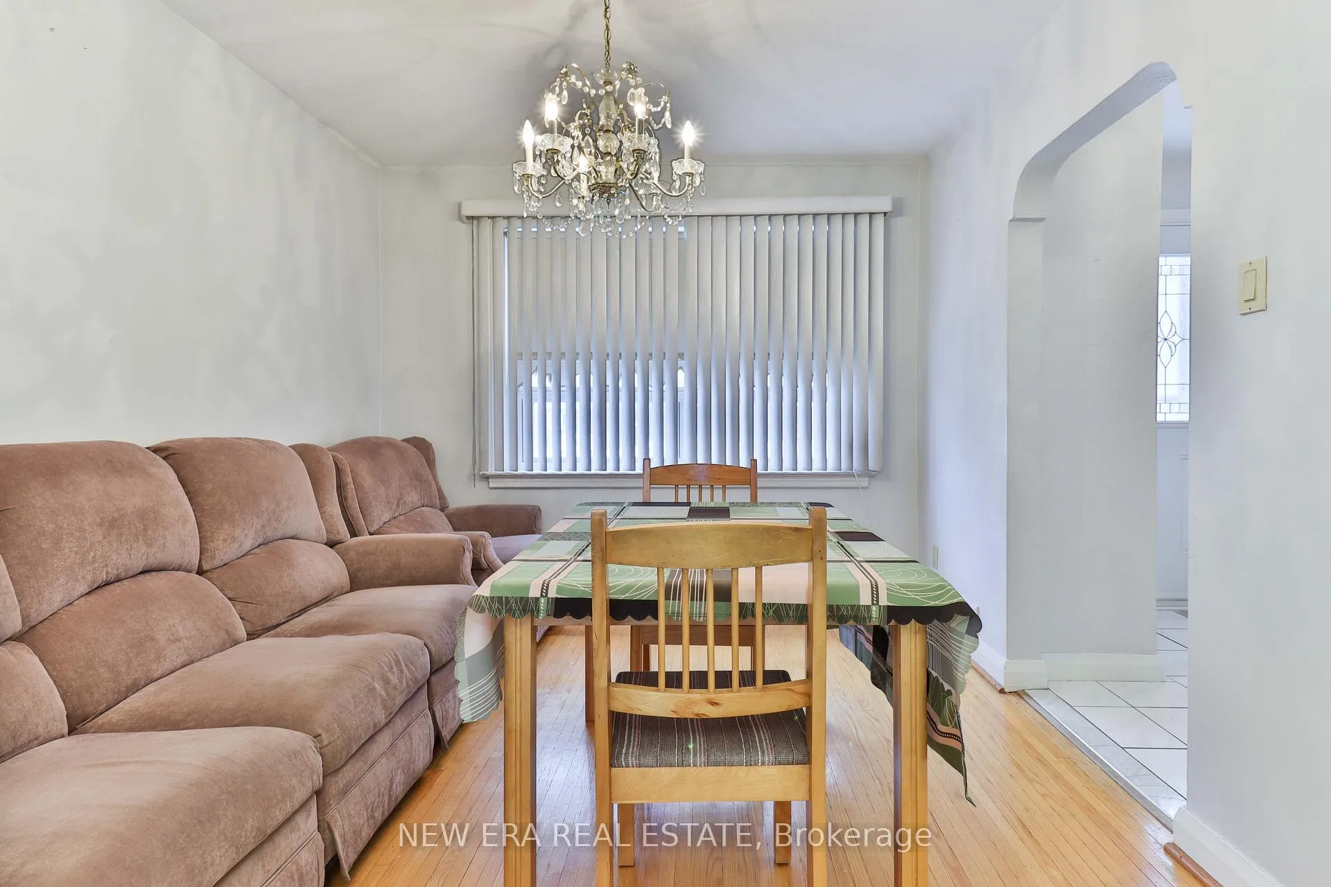 Photo 9 of 27 Dell Park Avenue, Toronto, Englemount-Lawrence — HOMEH