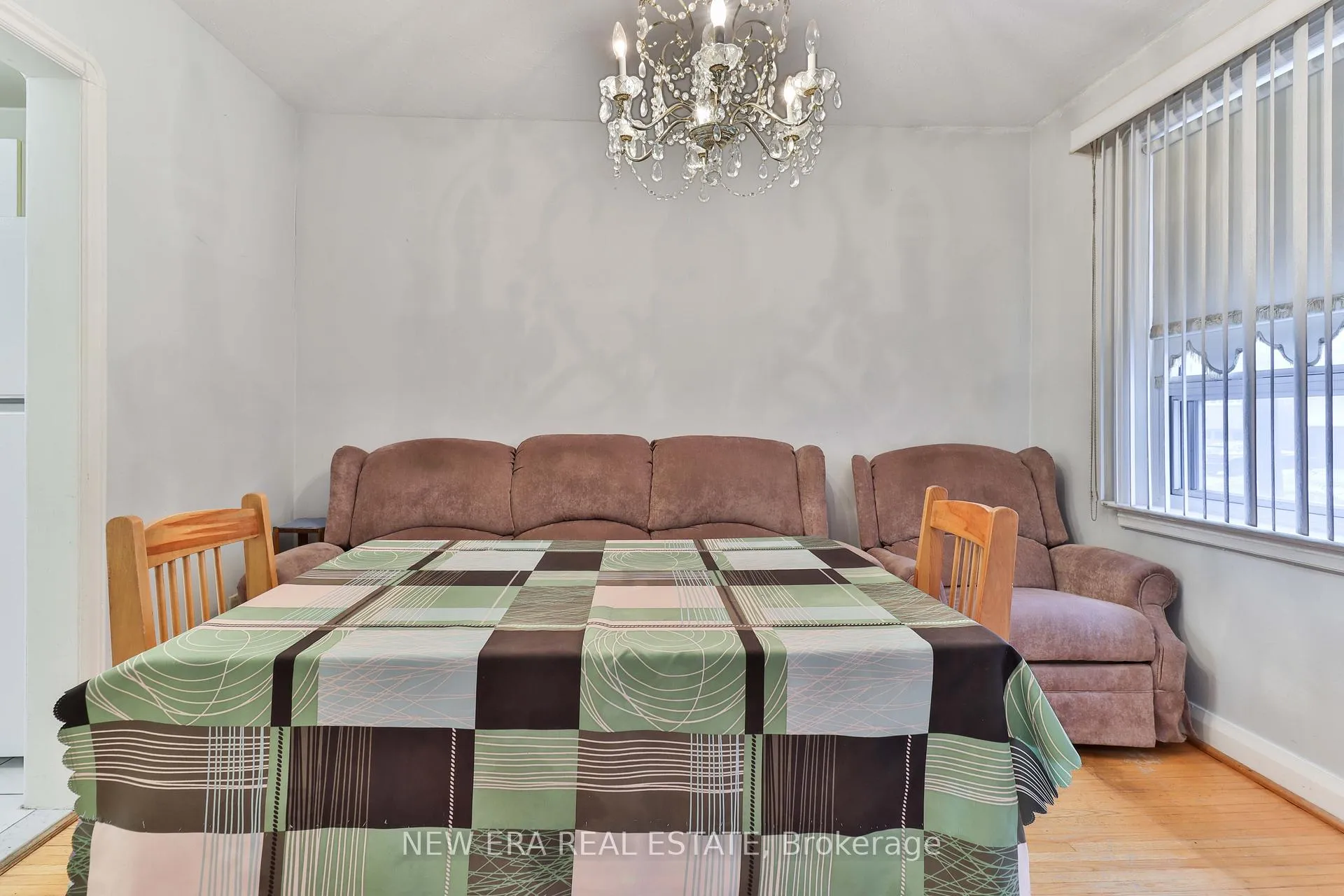 Photo 10 of 27 Dell Park Avenue, Toronto, Englemount-Lawrence — HOMEH