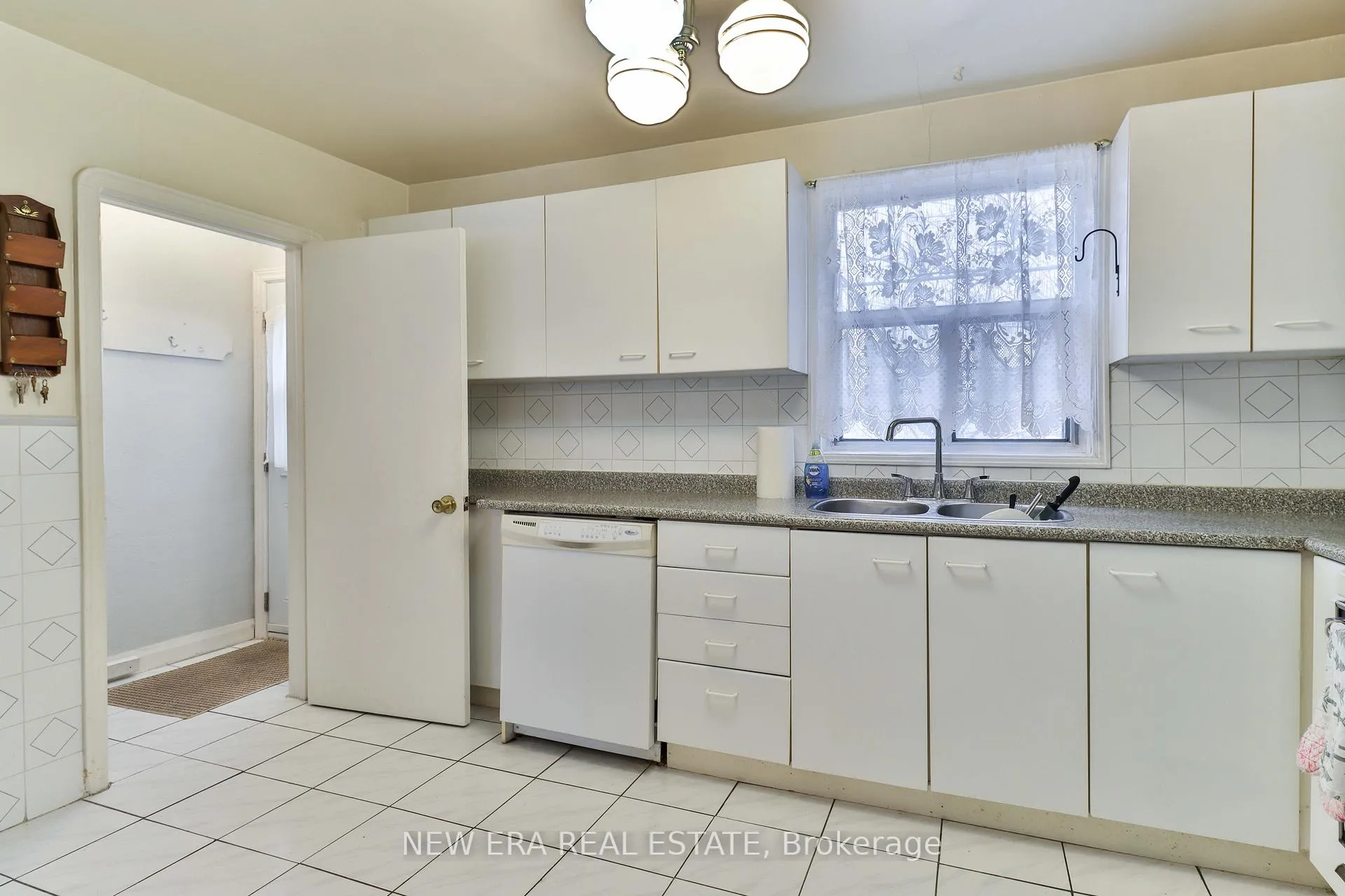 Photo 14 of 27 Dell Park Avenue, Toronto, Englemount-Lawrence — HOMEH