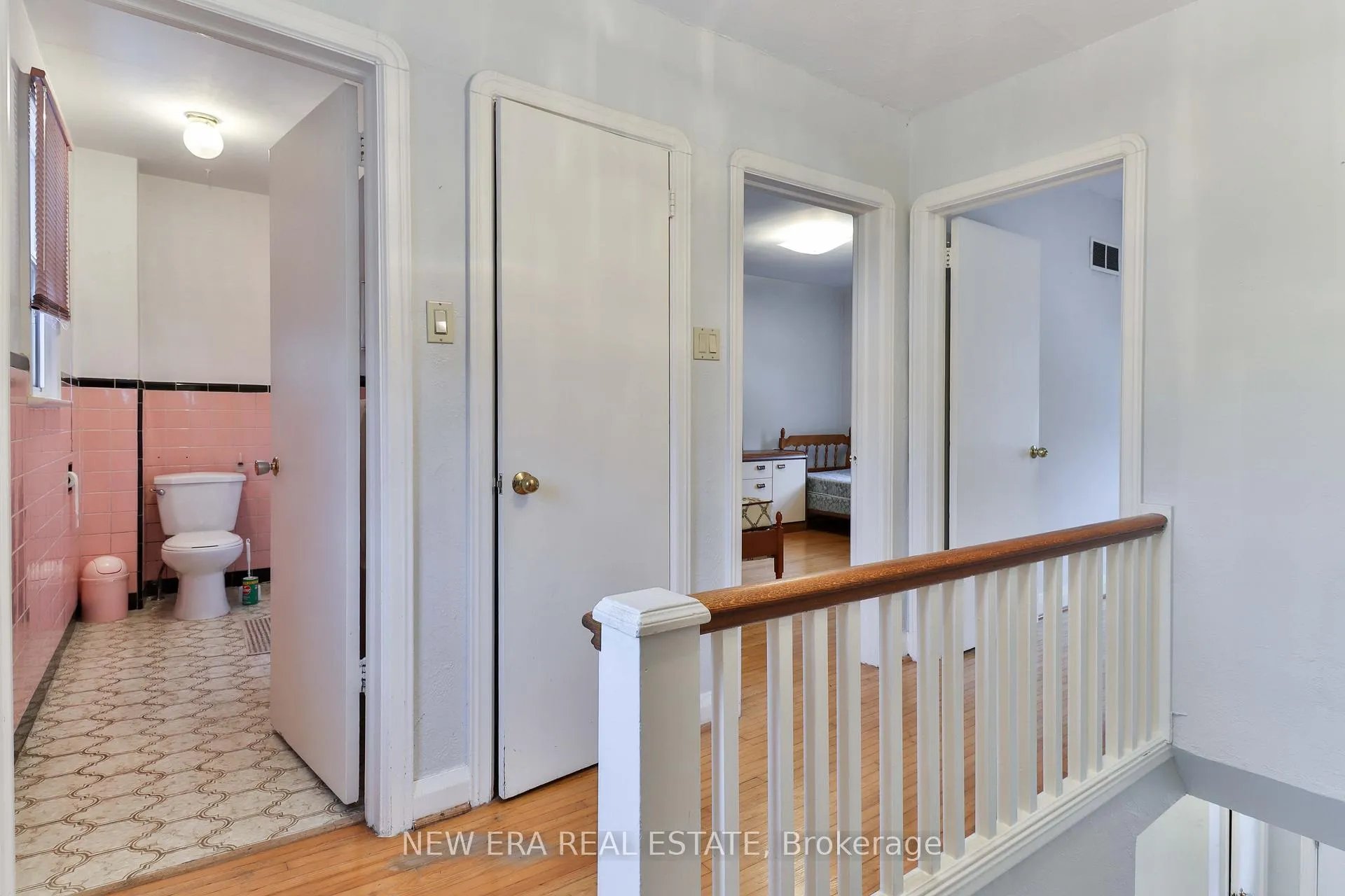Photo 16 of 27 Dell Park Avenue, Toronto, Englemount-Lawrence — HOMEH