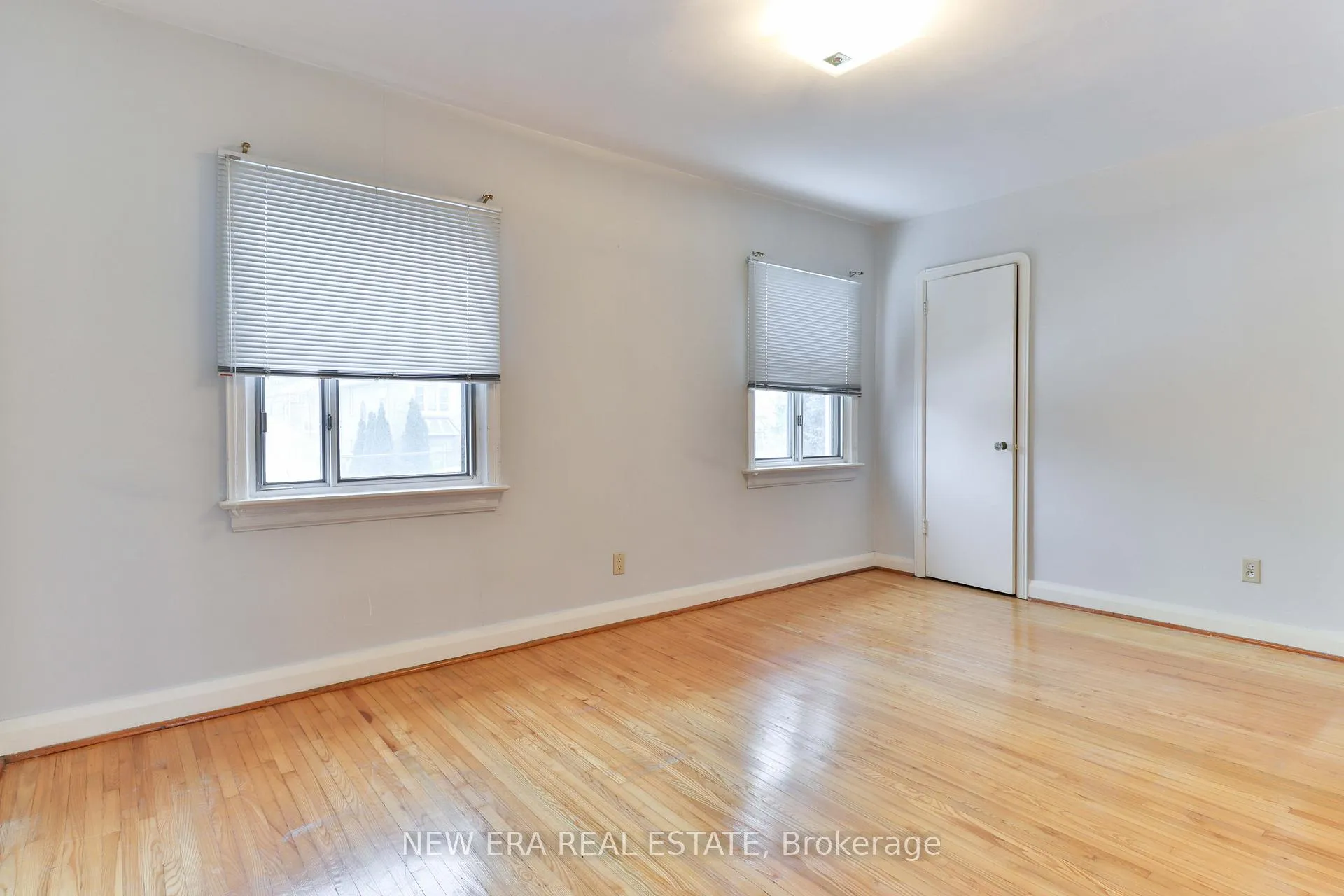 Photo 17 of 27 Dell Park Avenue, Toronto, Englemount-Lawrence — HOMEH