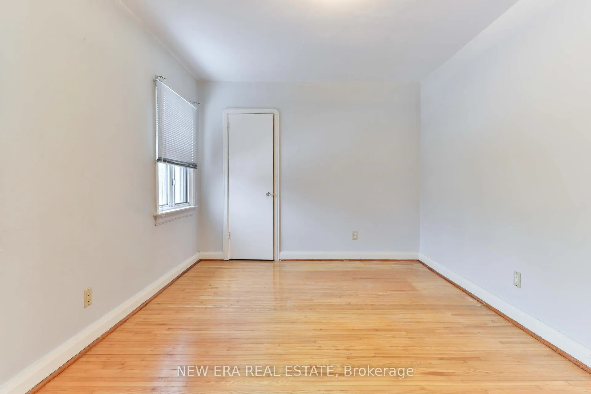 Photo 18 of 27 Dell Park Avenue, Toronto, Englemount-Lawrence — HOMEH