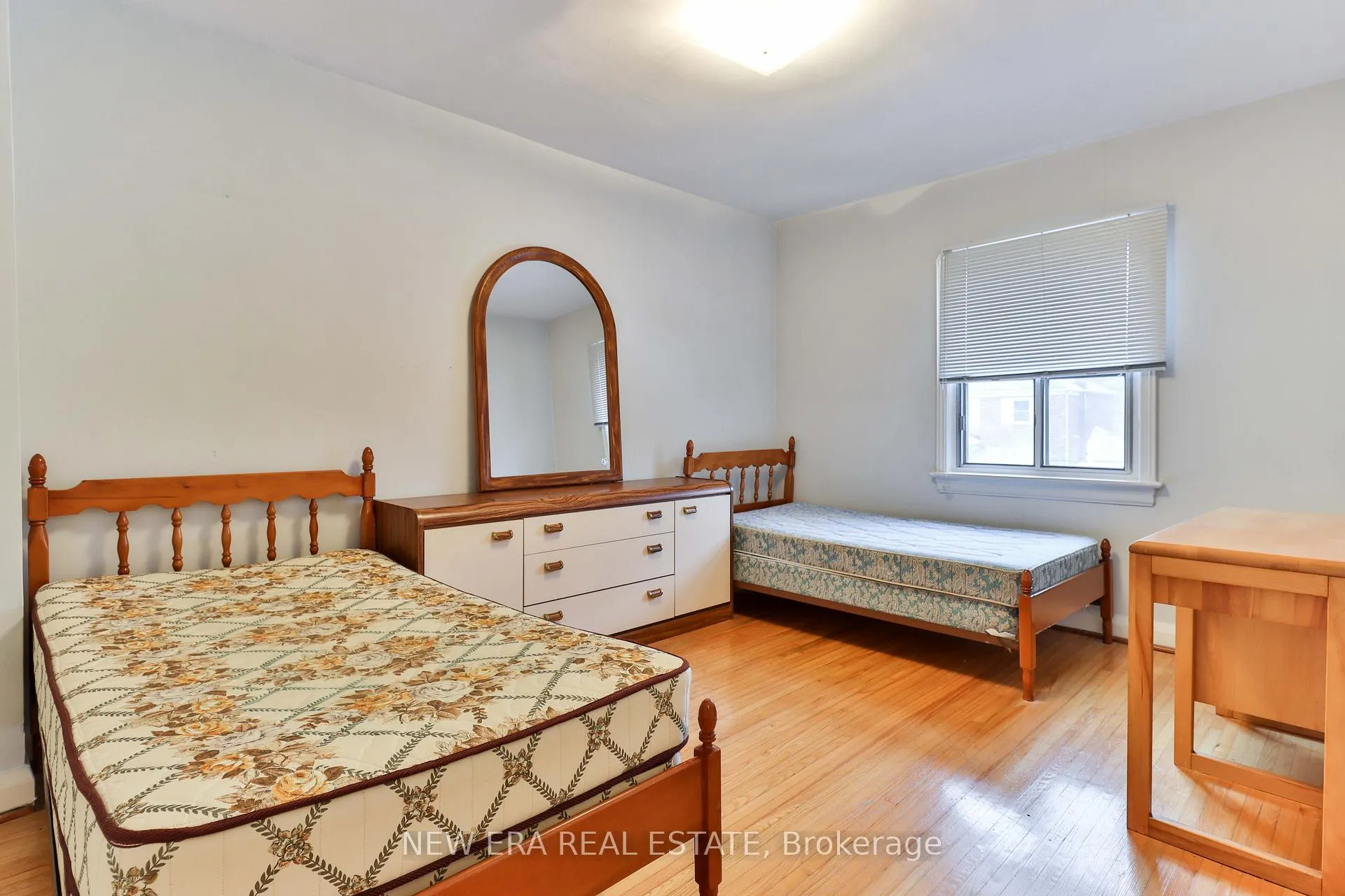 Photo 20 of 27 Dell Park Avenue, Toronto, Englemount-Lawrence — HOMEH