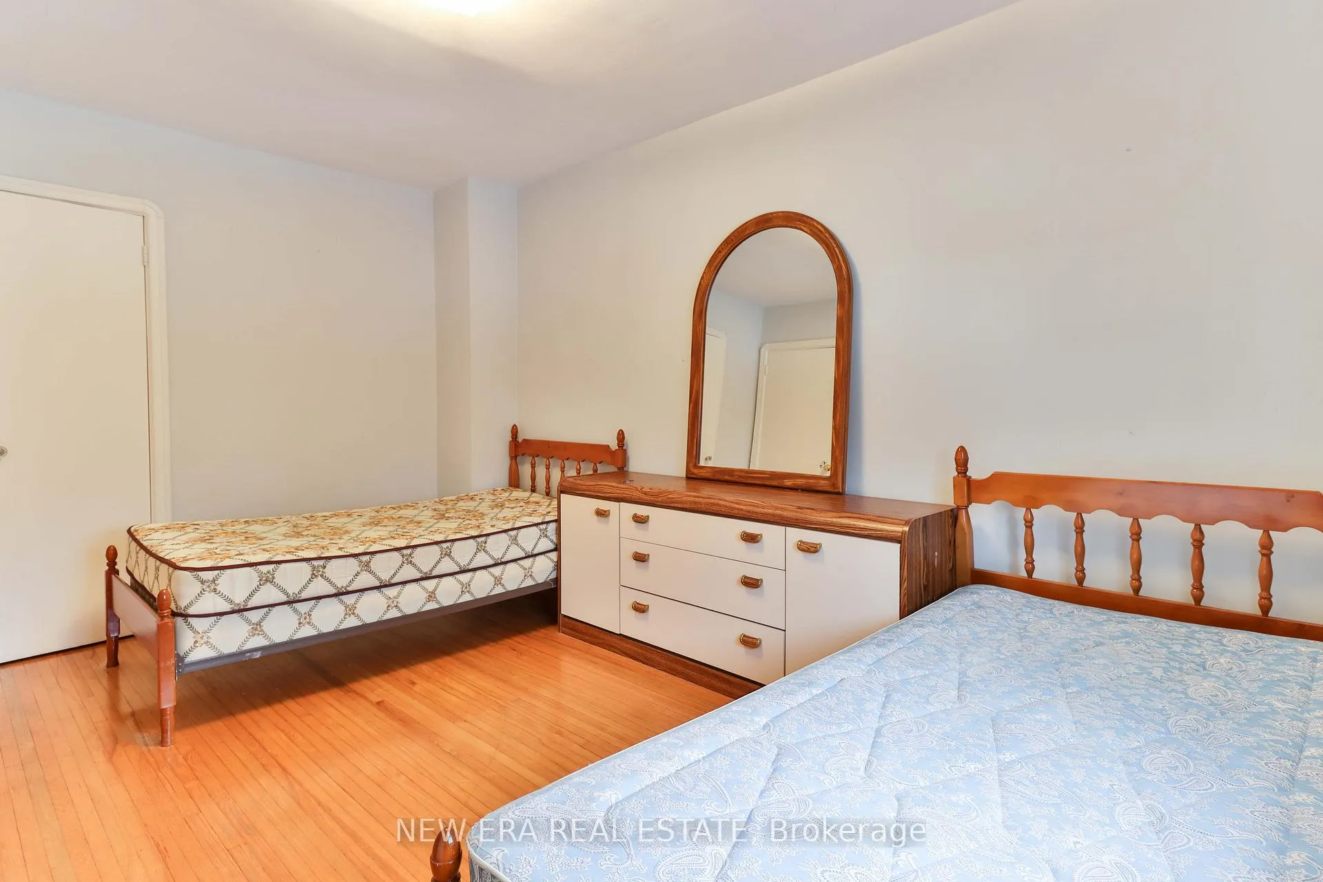 Photo 21 of 27 Dell Park Avenue, Toronto, Englemount-Lawrence — HOMEH